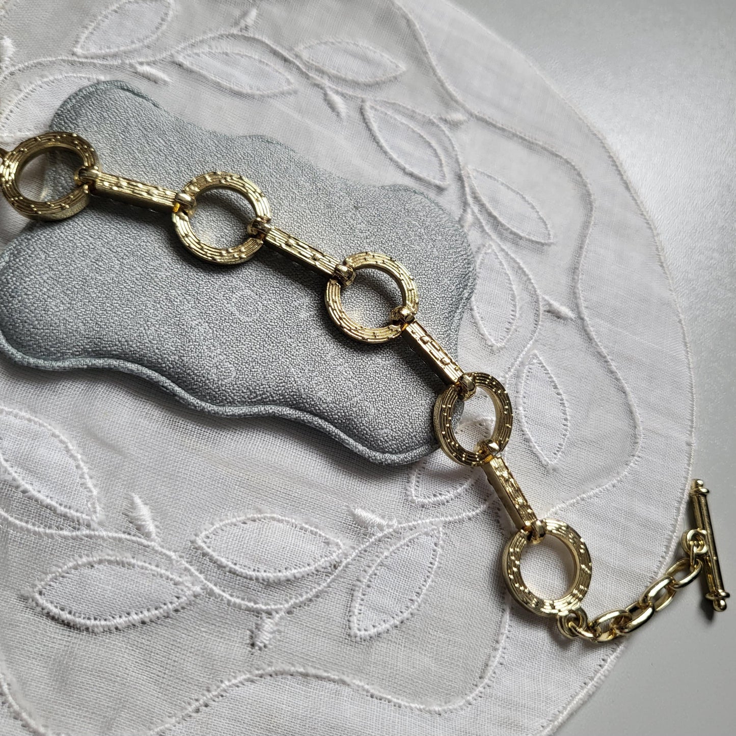 Bracelet - Gold and Crystals Circular Link Bracelet