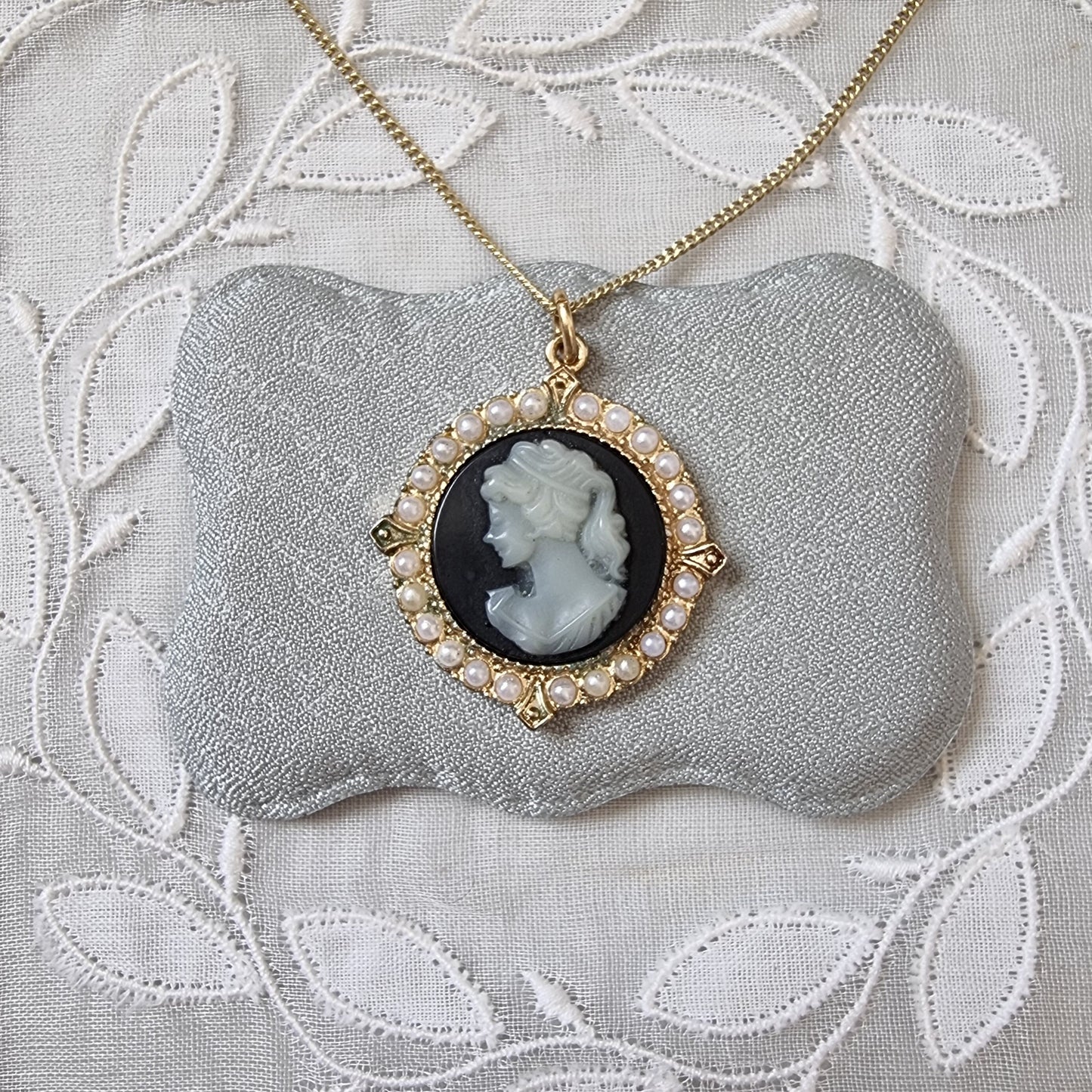 Necklace - Black and White Cameo with Pearls Pendant Necklace