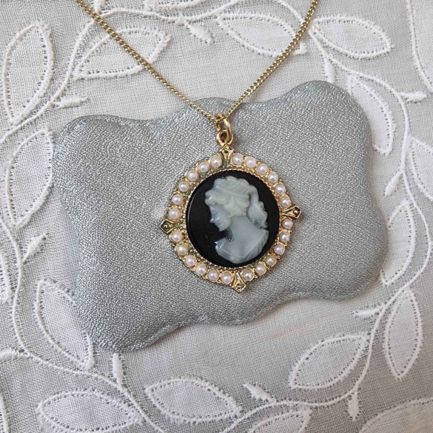 Necklace - Black and White Cameo with Pearls Pendant Necklace
