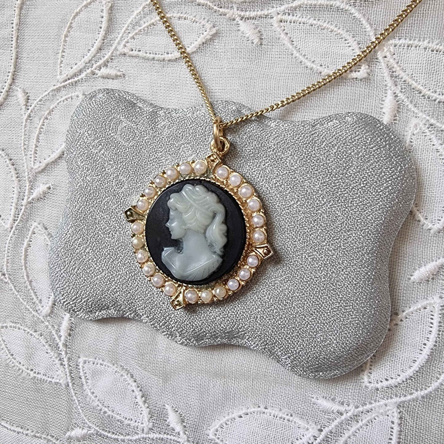 Necklace - Black and White Cameo with Pearls Pendant Necklace
