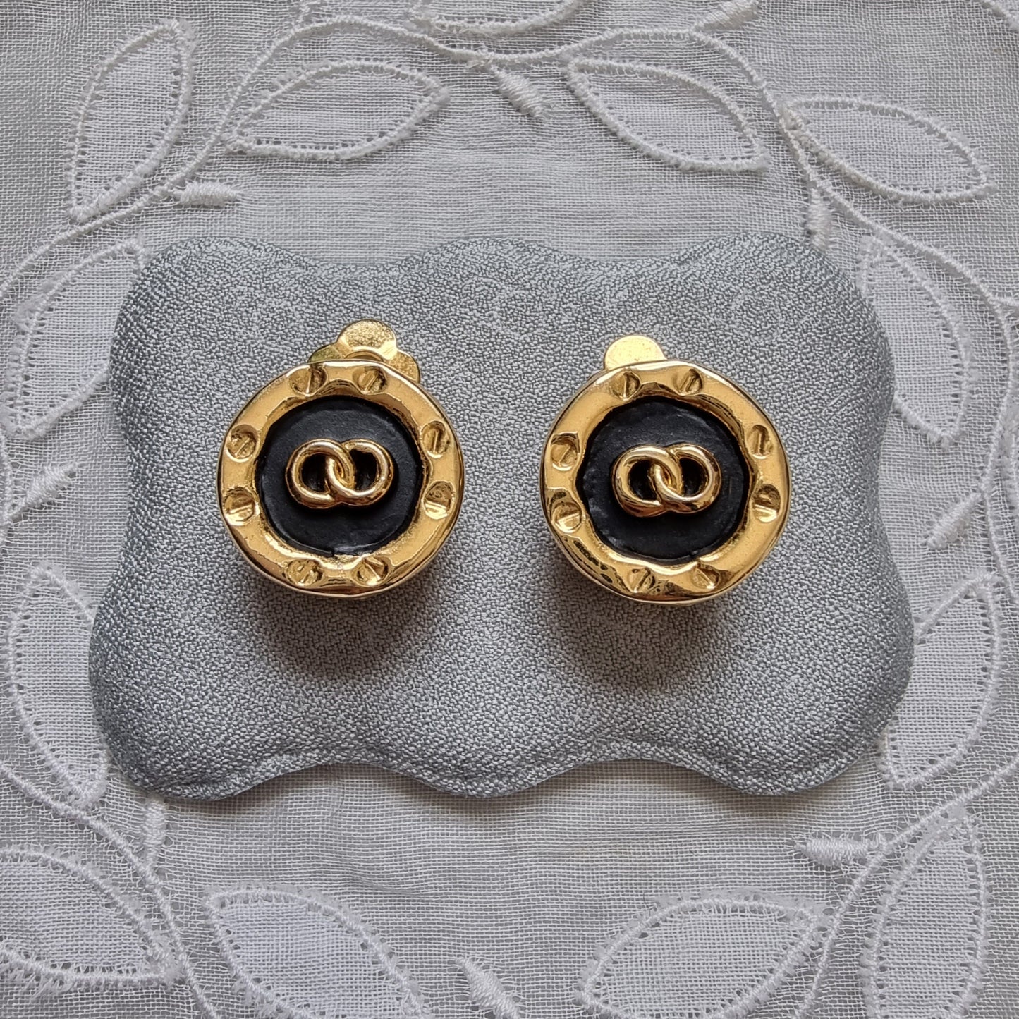 Clip on - Black Enamel Round Clip on Earrings