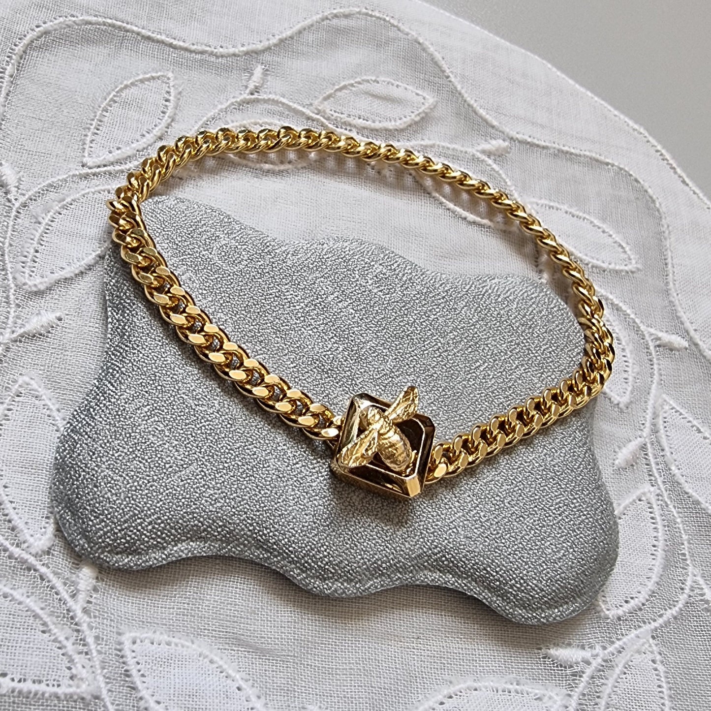 Bracelet - Gold Bee Clasp Curb Chain Bracelet