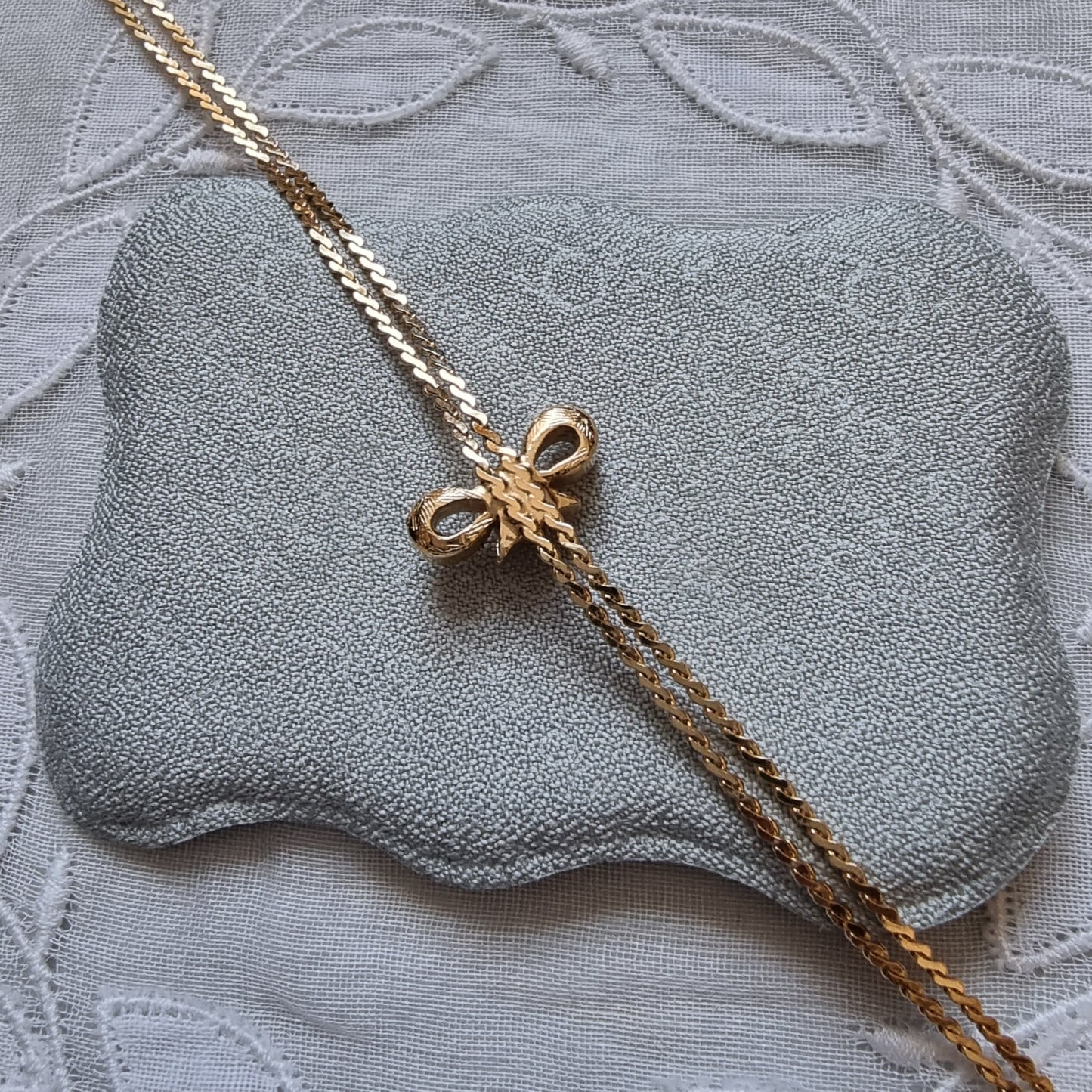 Bracelet - Thin Gold Bow Double Chain Bracelet