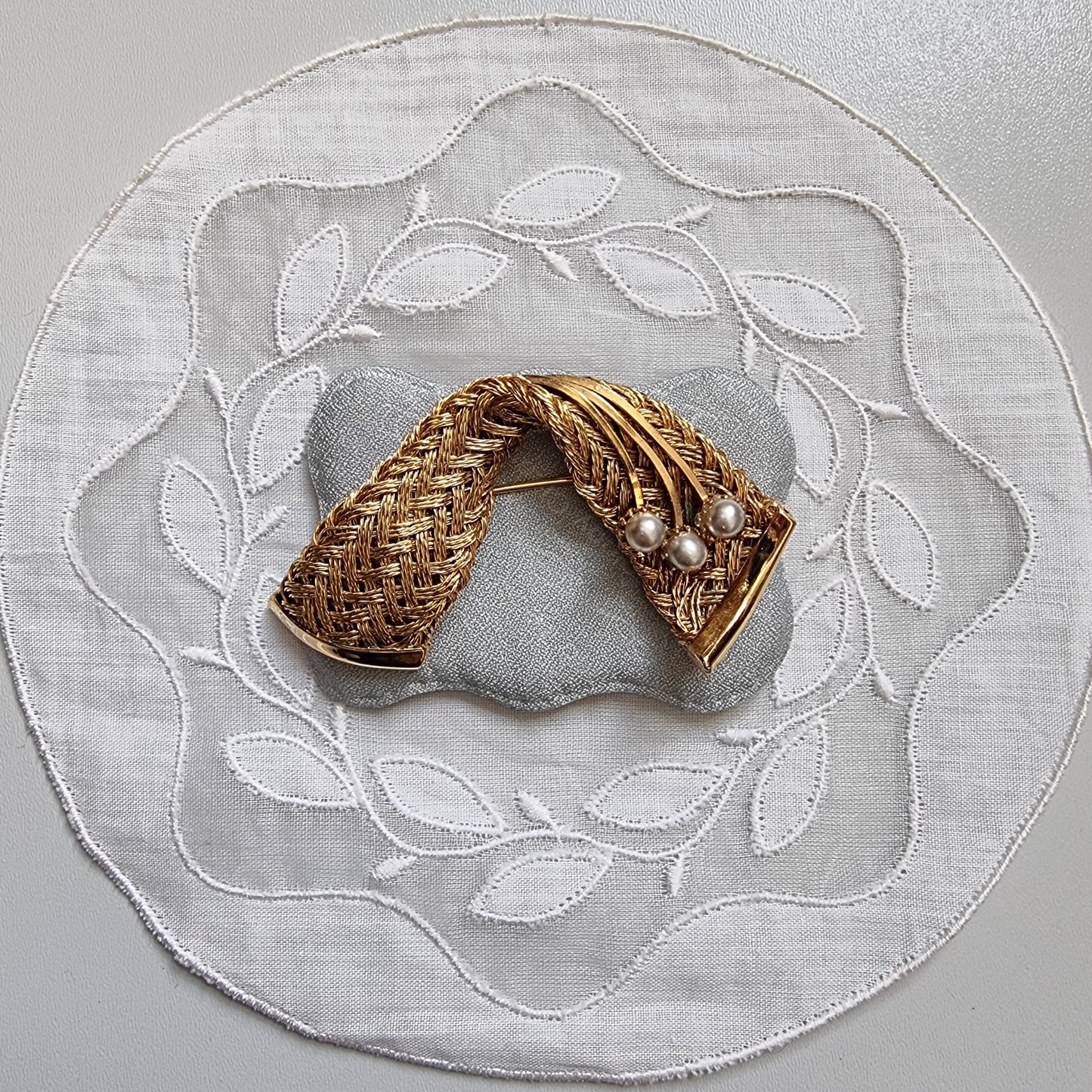 Brooch - Gold Woven Wire Ribbon with Pearls Brooch