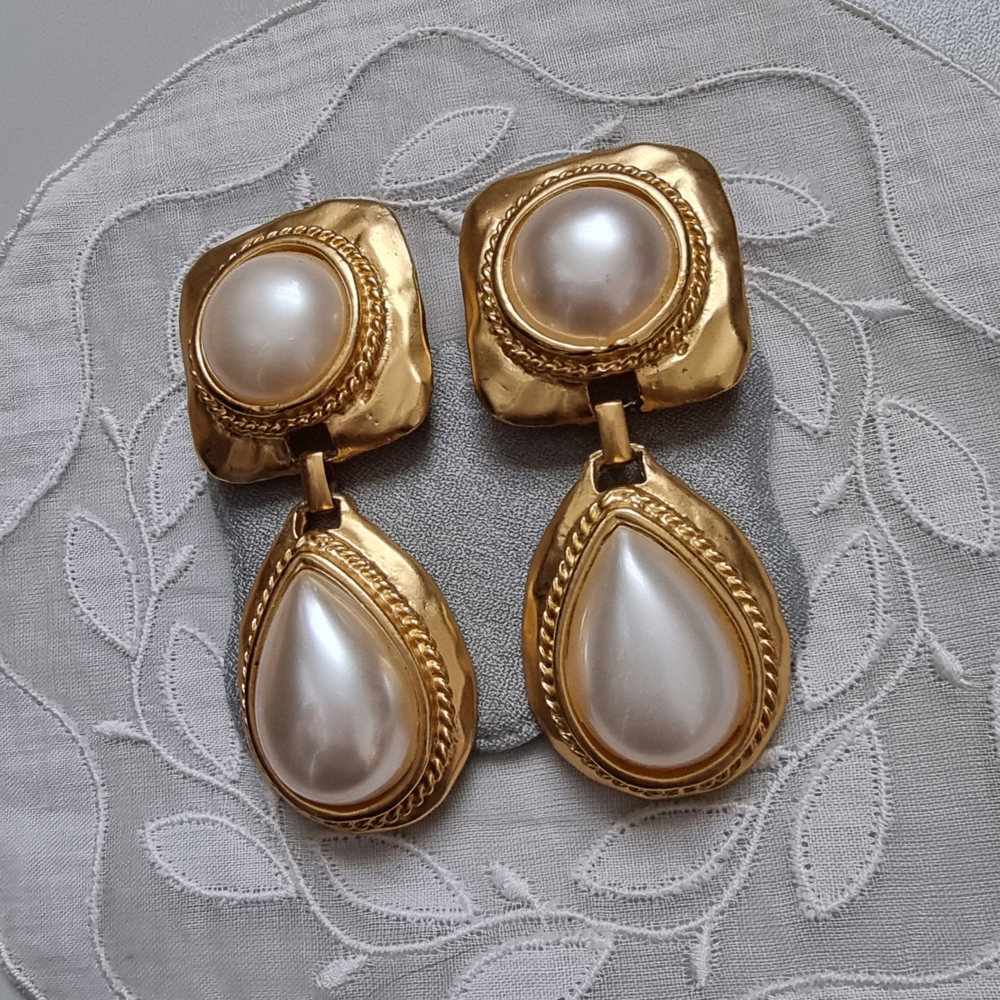 Clip on - Statement Pearl Drop Clip on Earrings
