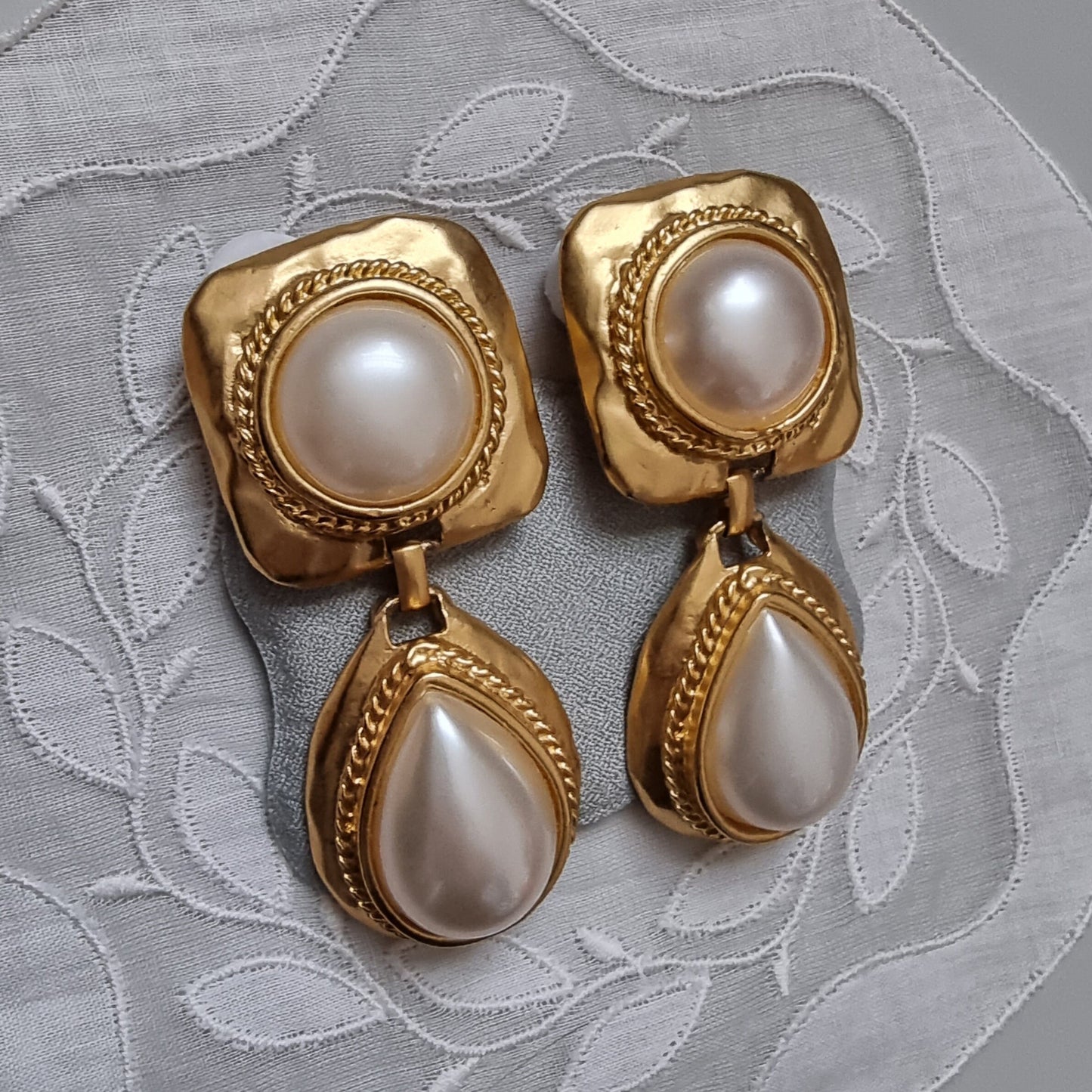 Clip on - Statement Pearl Drop Clip on Earrings