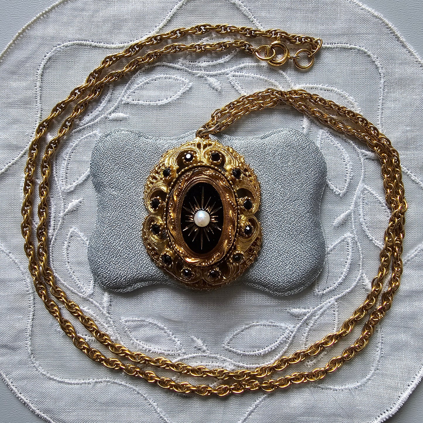 Necklace - Sphinx Pearl and Black Mourning Pendant Necklace