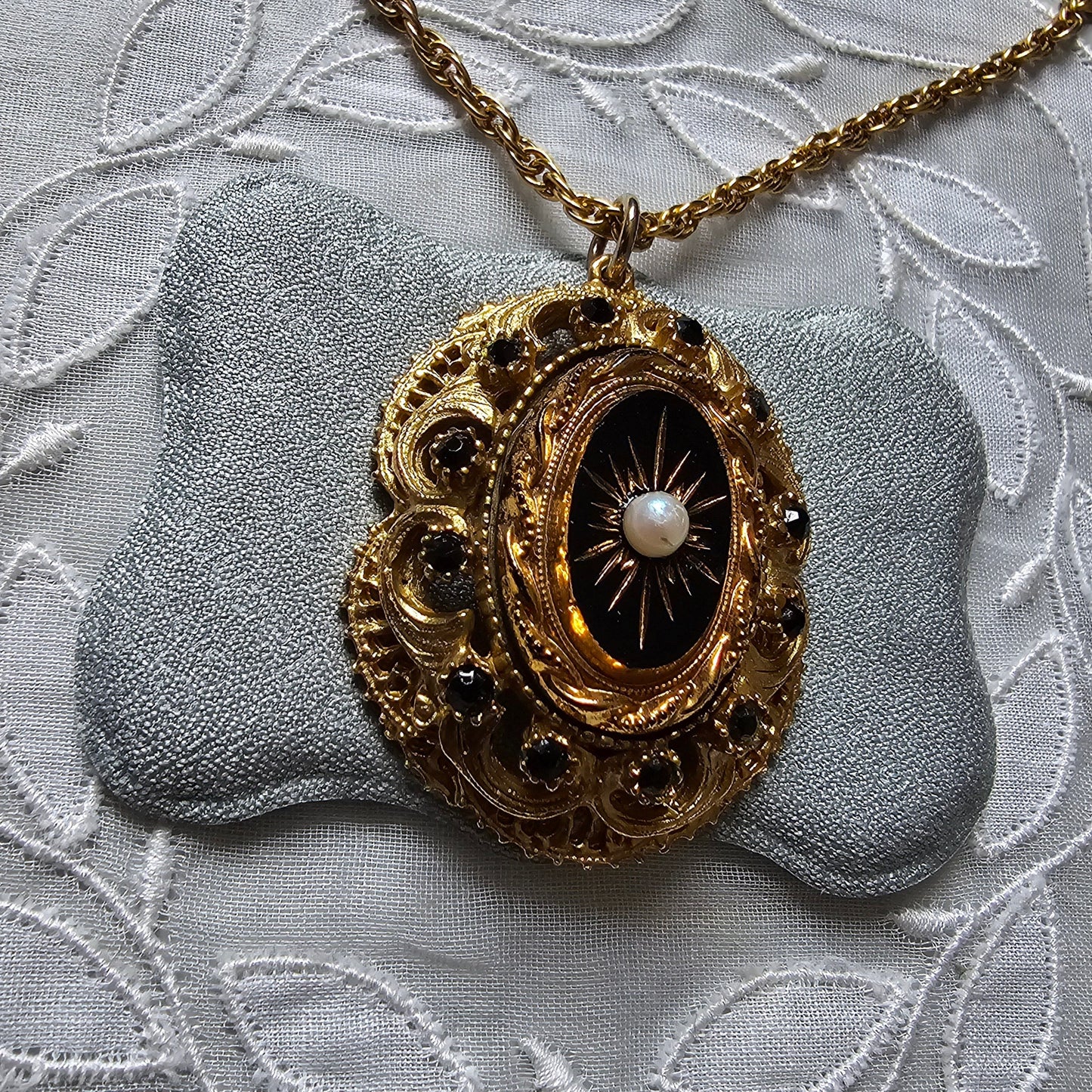 Necklace - Sphinx Pearl and Black Mourning Pendant Necklace