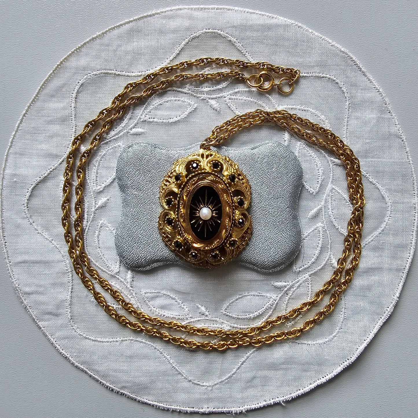 Necklace - Sphinx Pearl and Black Mourning Pendant Necklace