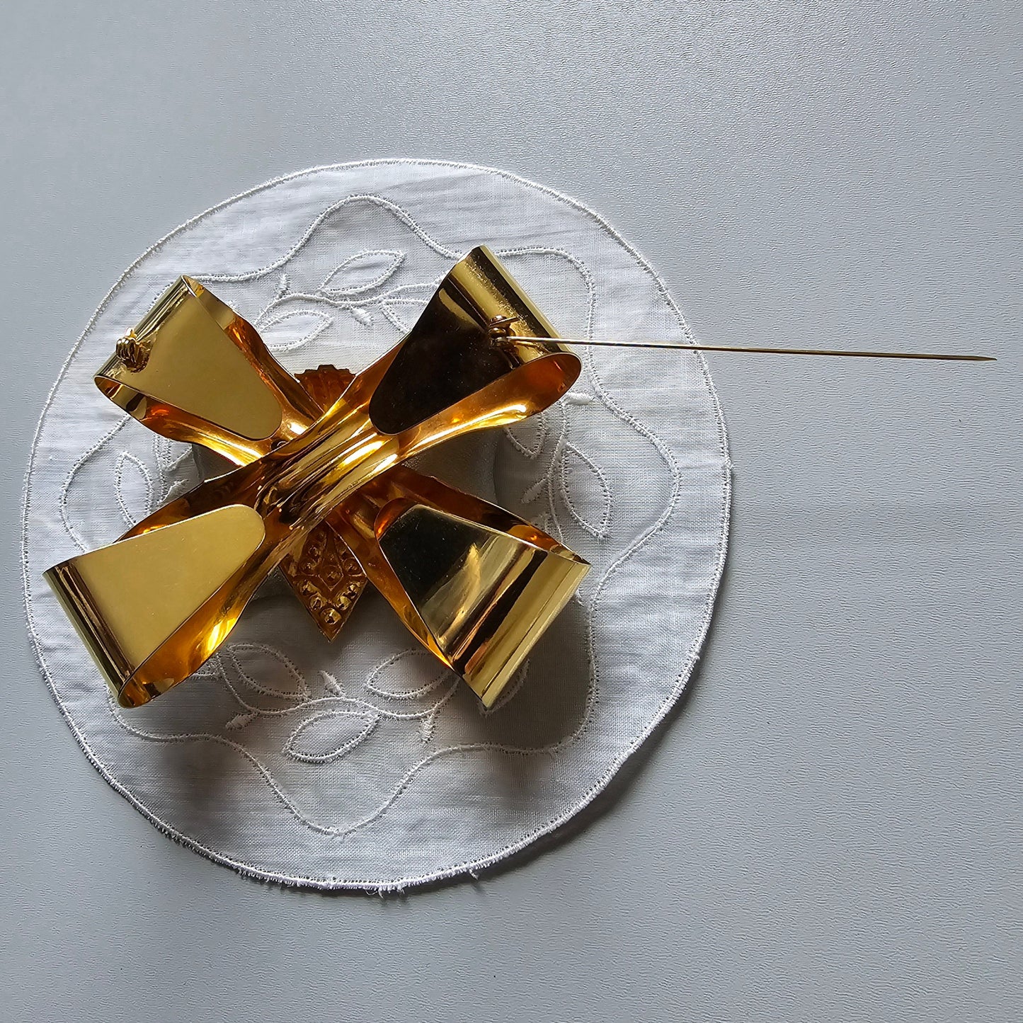Brooch - Statement Gold Crystal Bow Brooch