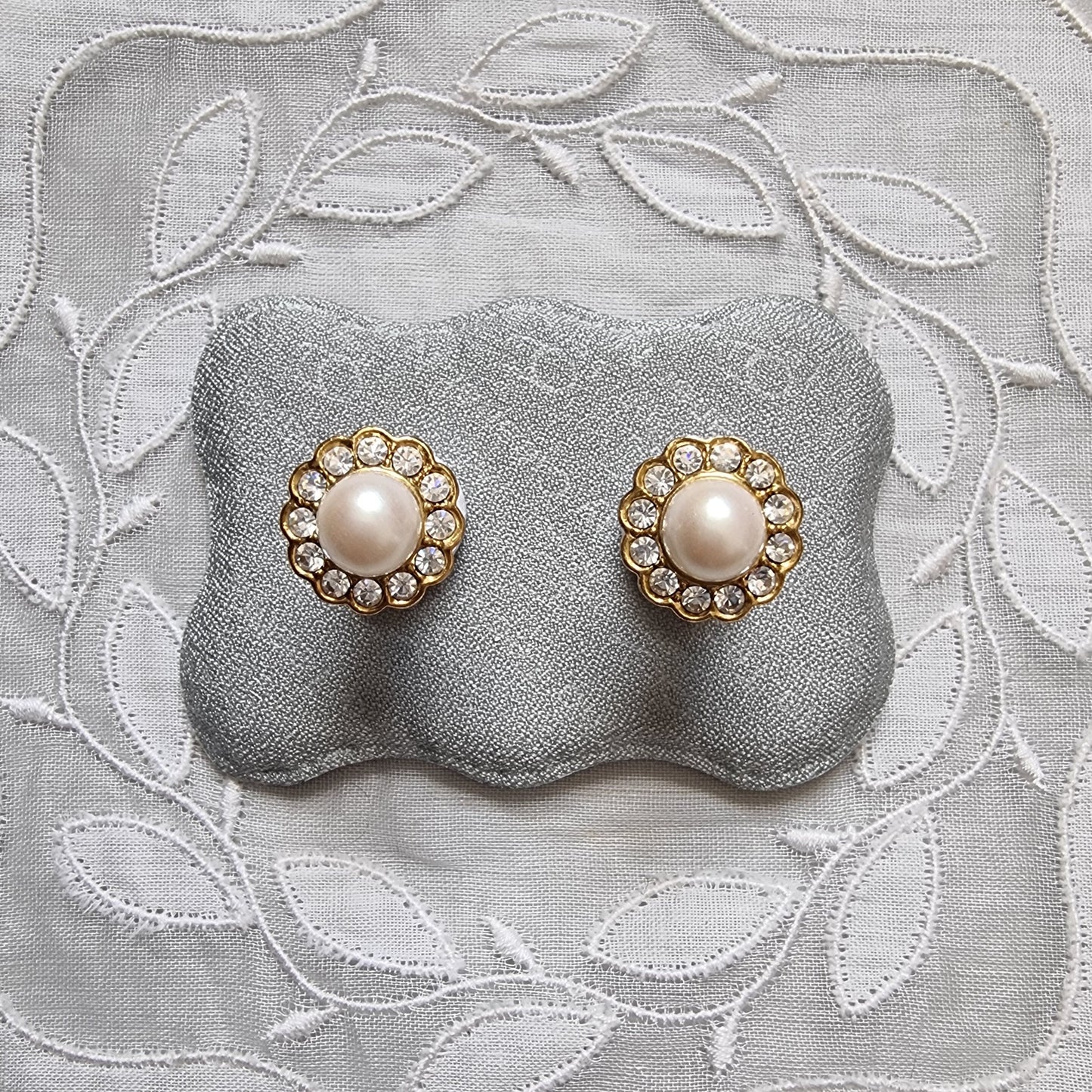 Posts - Round Pearl Crystal Halo Stud Earrings