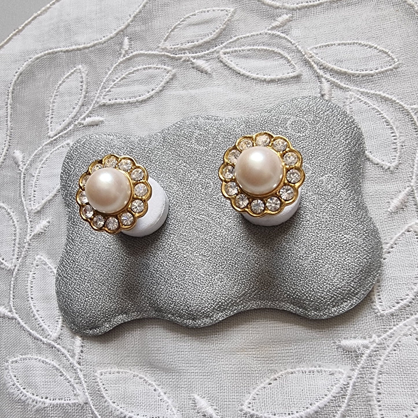 Posts - Round Pearl Crystal Halo Stud Earrings