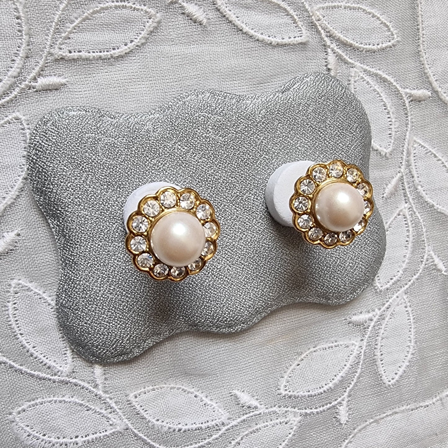 Posts - Round Pearl Crystal Halo Stud Earrings