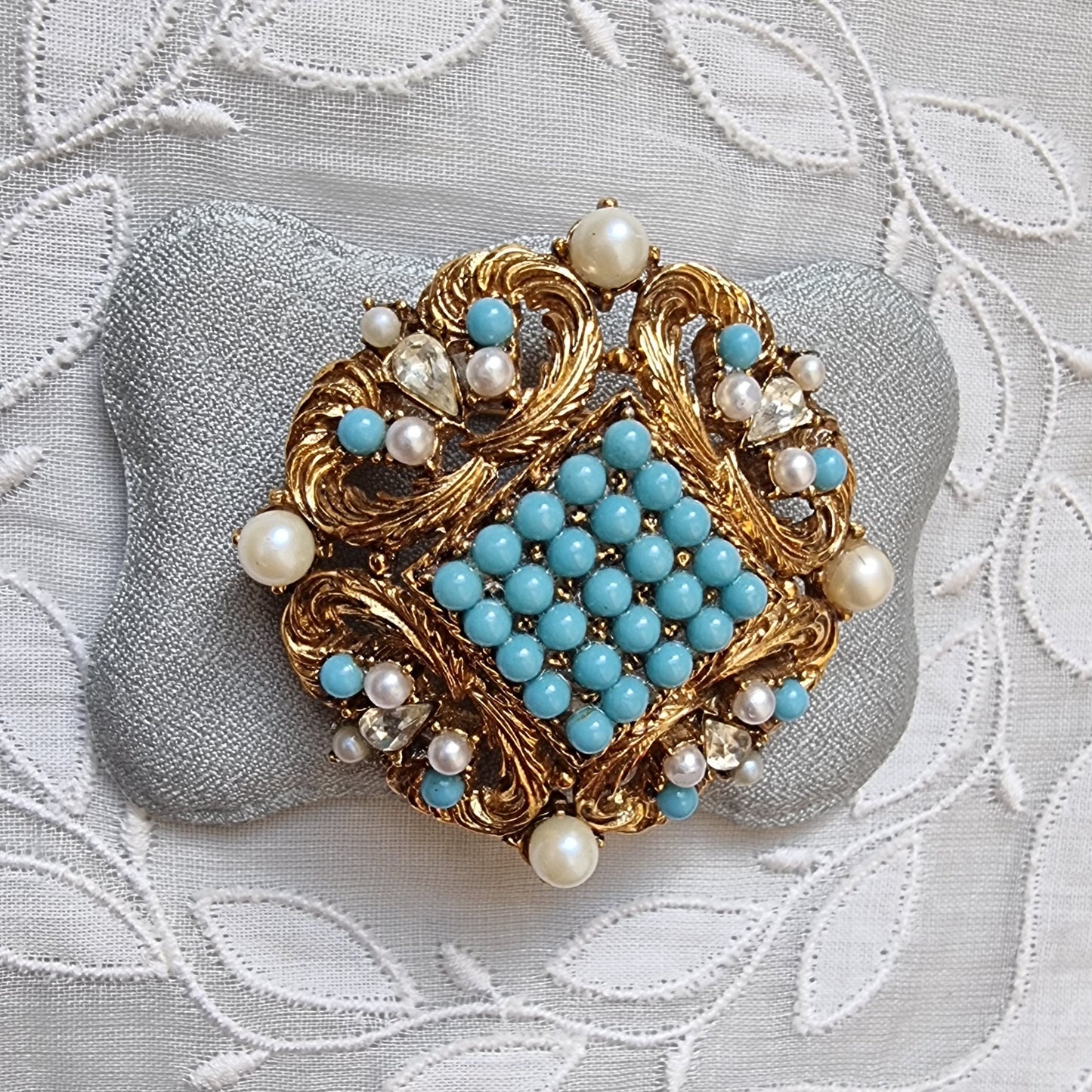 Brooch - Art Faux Pearls and Turquoise Brooch
