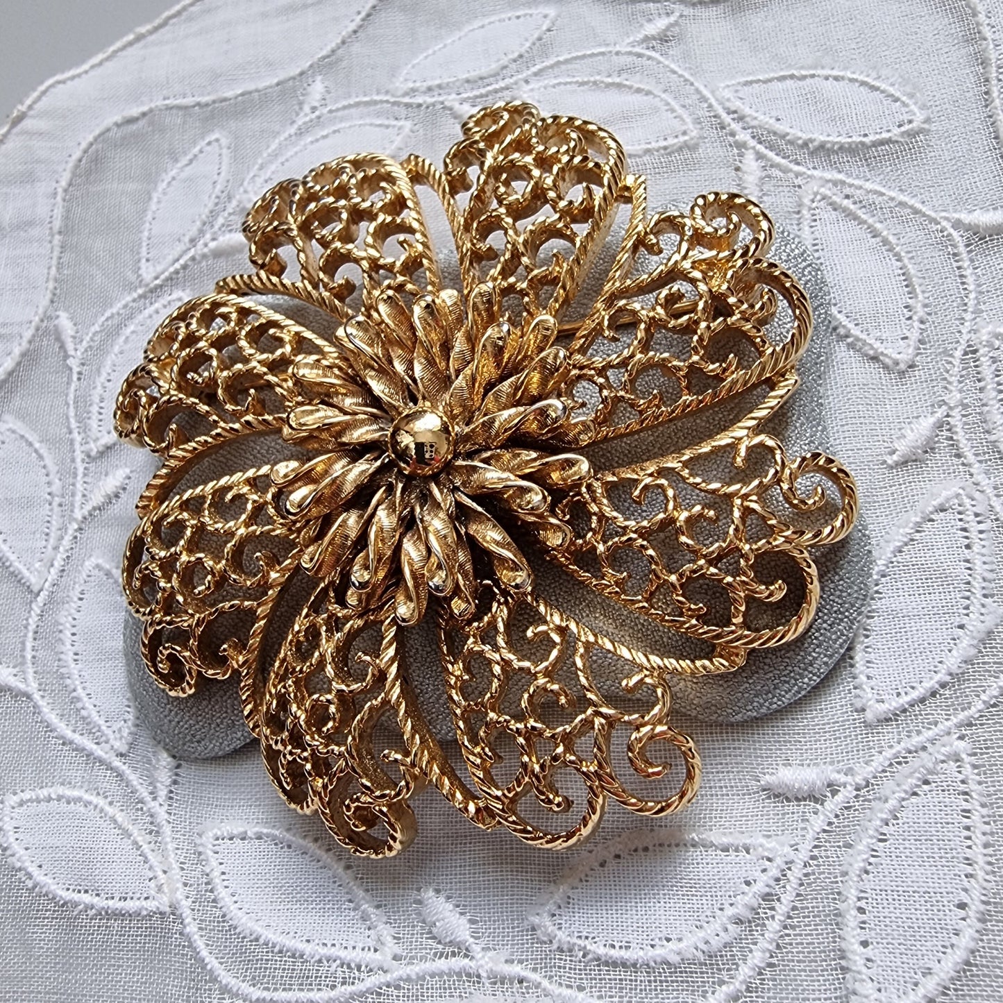 Brooch - Monet Gold Filigree Flower Brooch