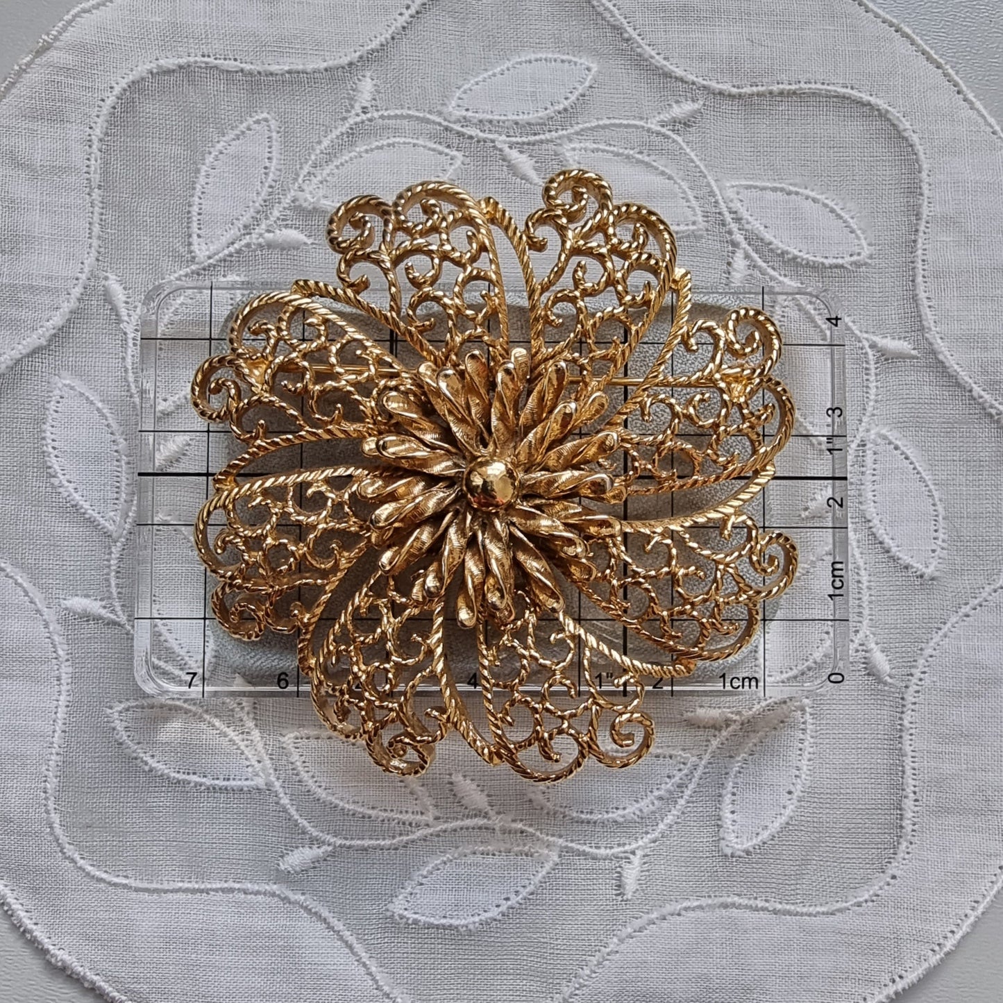 Brooch - Monet Gold Filigree Flower Brooch