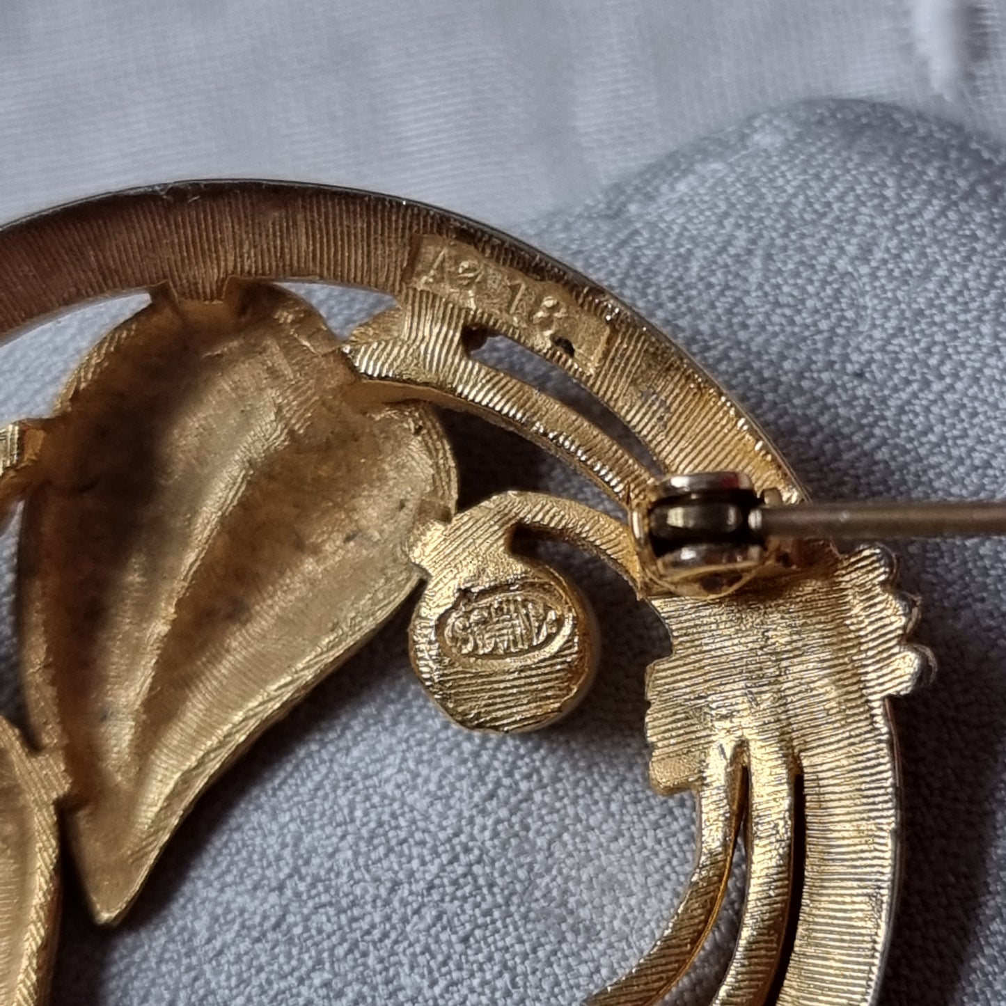 Brooch - Sphinx Faux Pearl Flowers Brooch