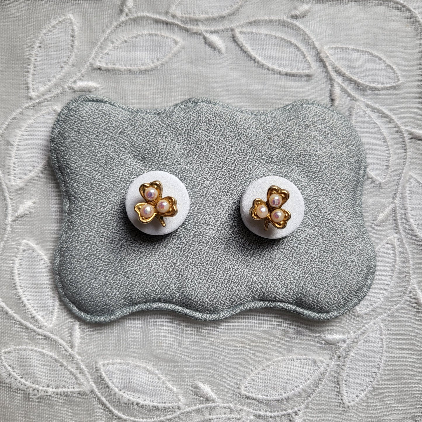 Posts - Tiny Pearl Clover Stud Earrings