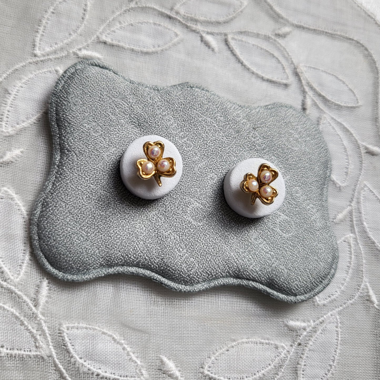 Posts - Tiny Pearl Clover Stud Earrings