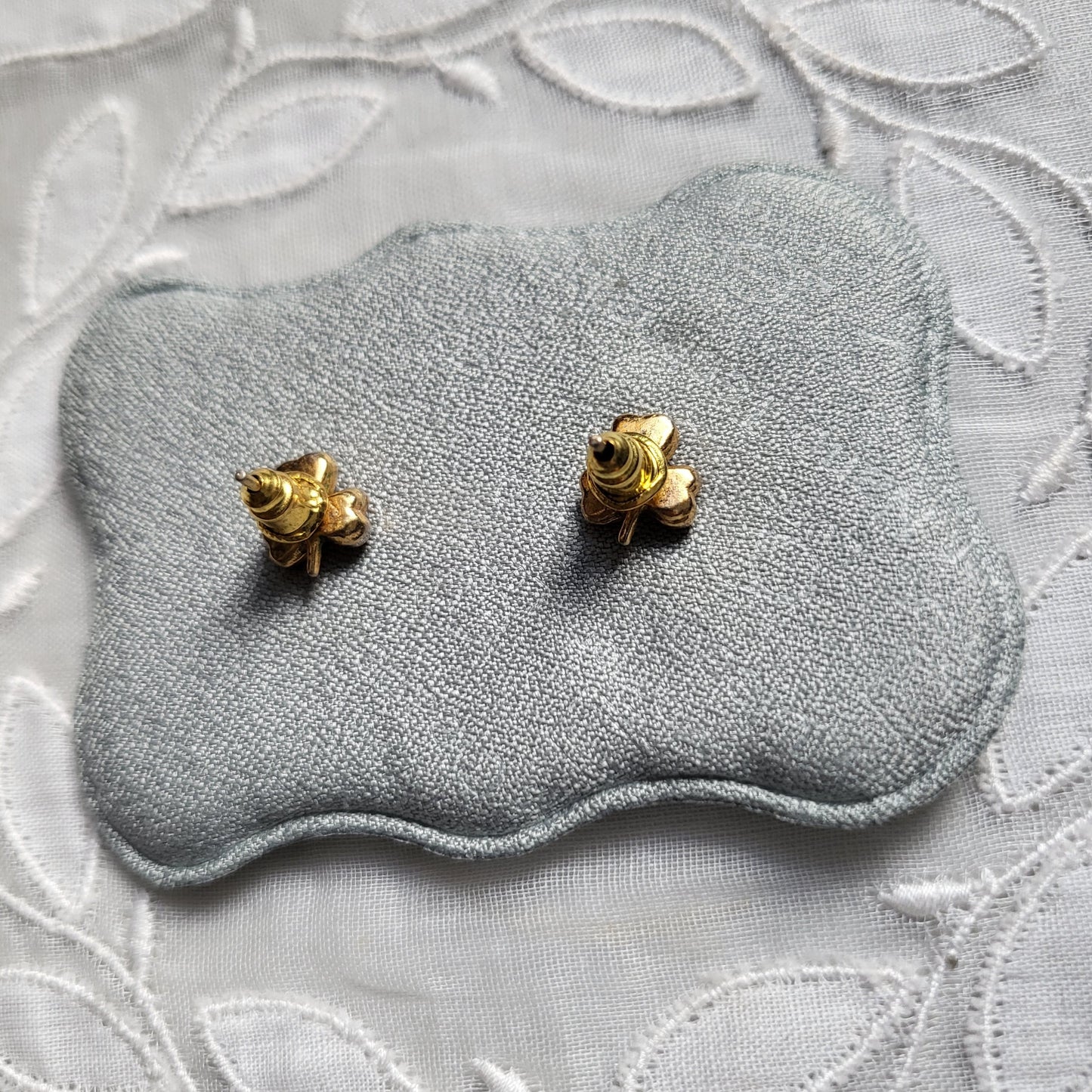 Posts - Tiny Pearl Clover Stud Earrings