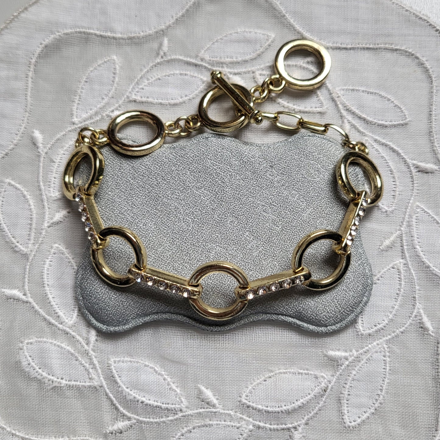 Bracelet - Gold and Crystals Circular Link Bracelet