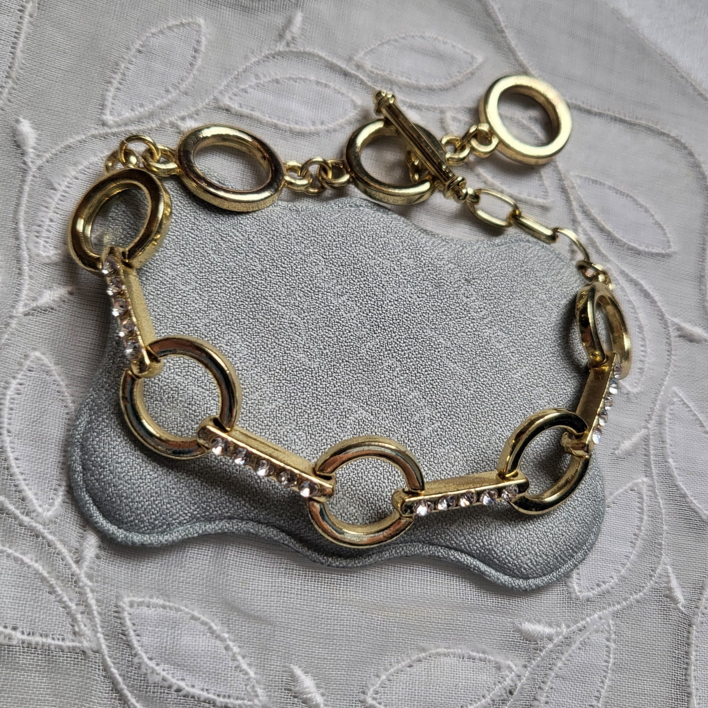 Bracelet - Gold and Crystals Circular Link Bracelet