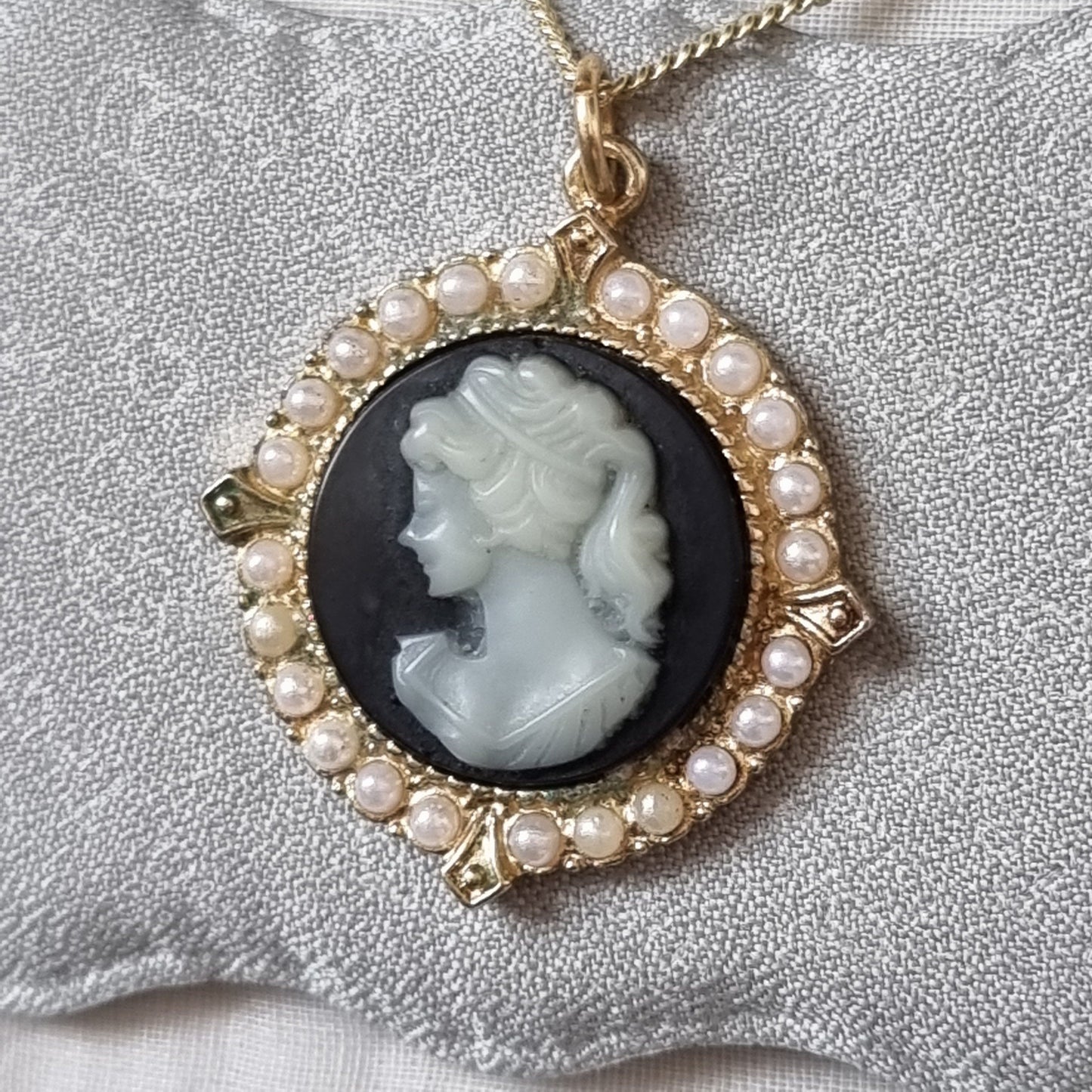 Necklace - Black and White Cameo with Pearls Pendant Necklace