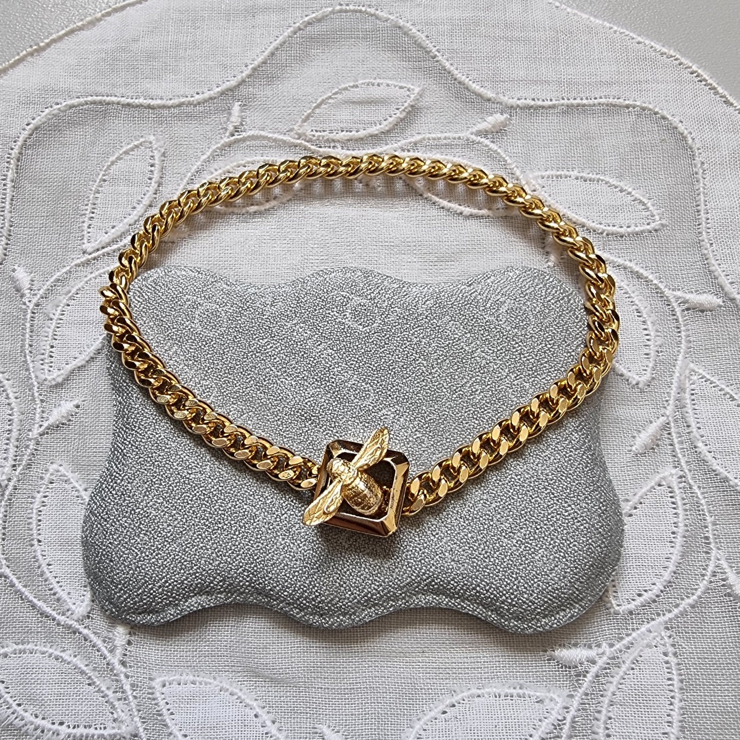 Bracelet - Gold Bee Clasp Curb Chain Bracelet