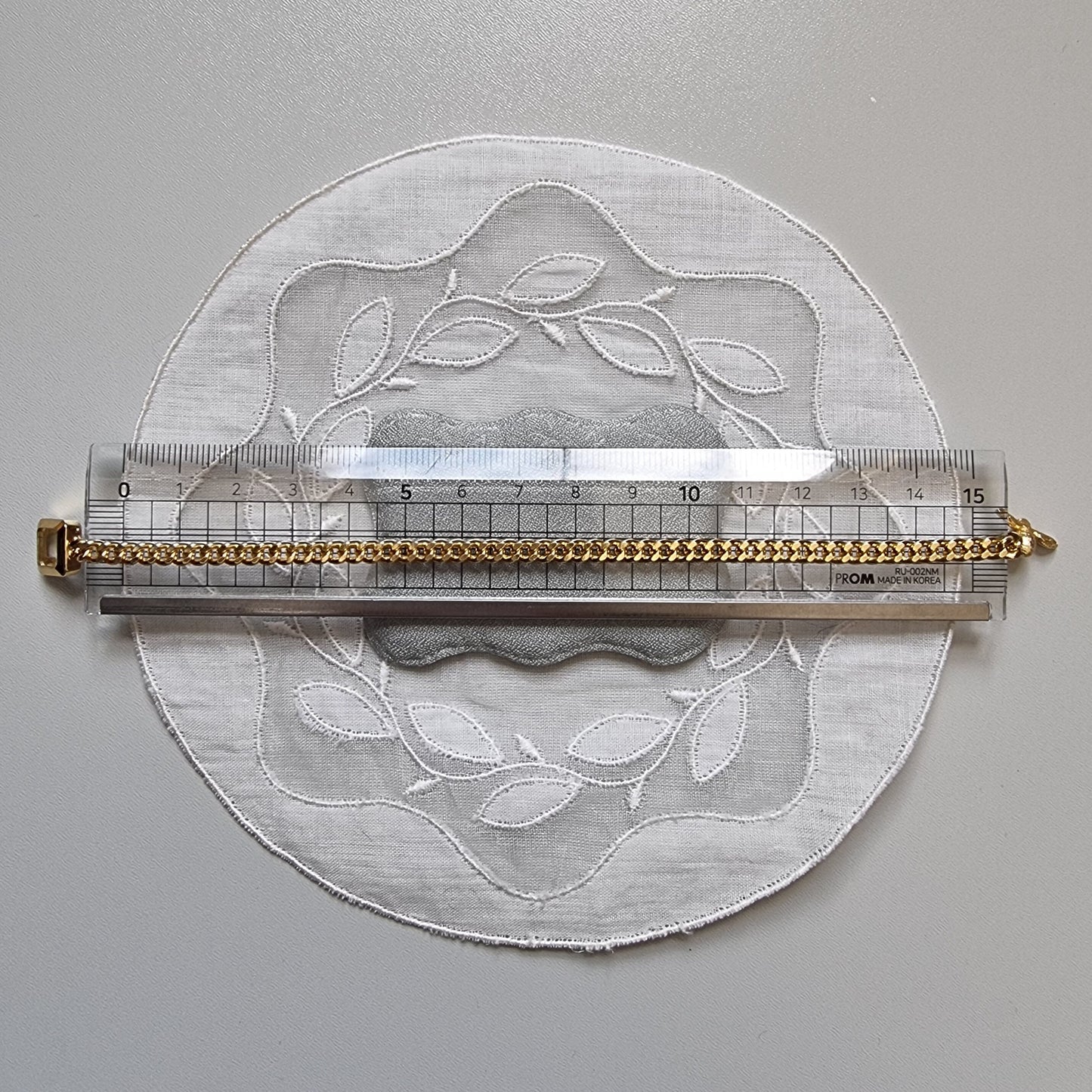 Bracelet - Gold Bee Clasp Curb Chain Bracelet