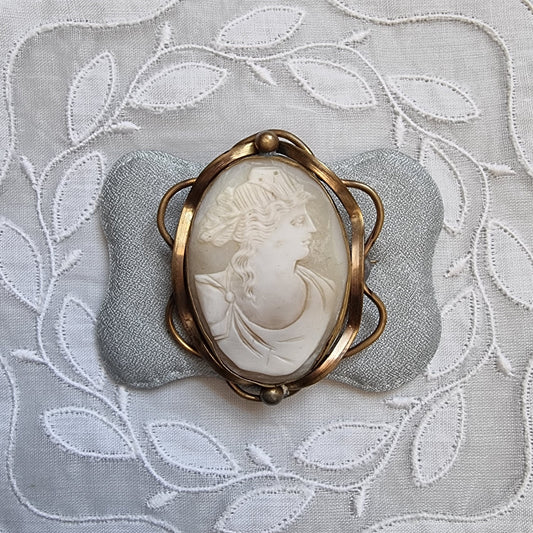 Brooch - Shell Cameo Brass Frame Brooch