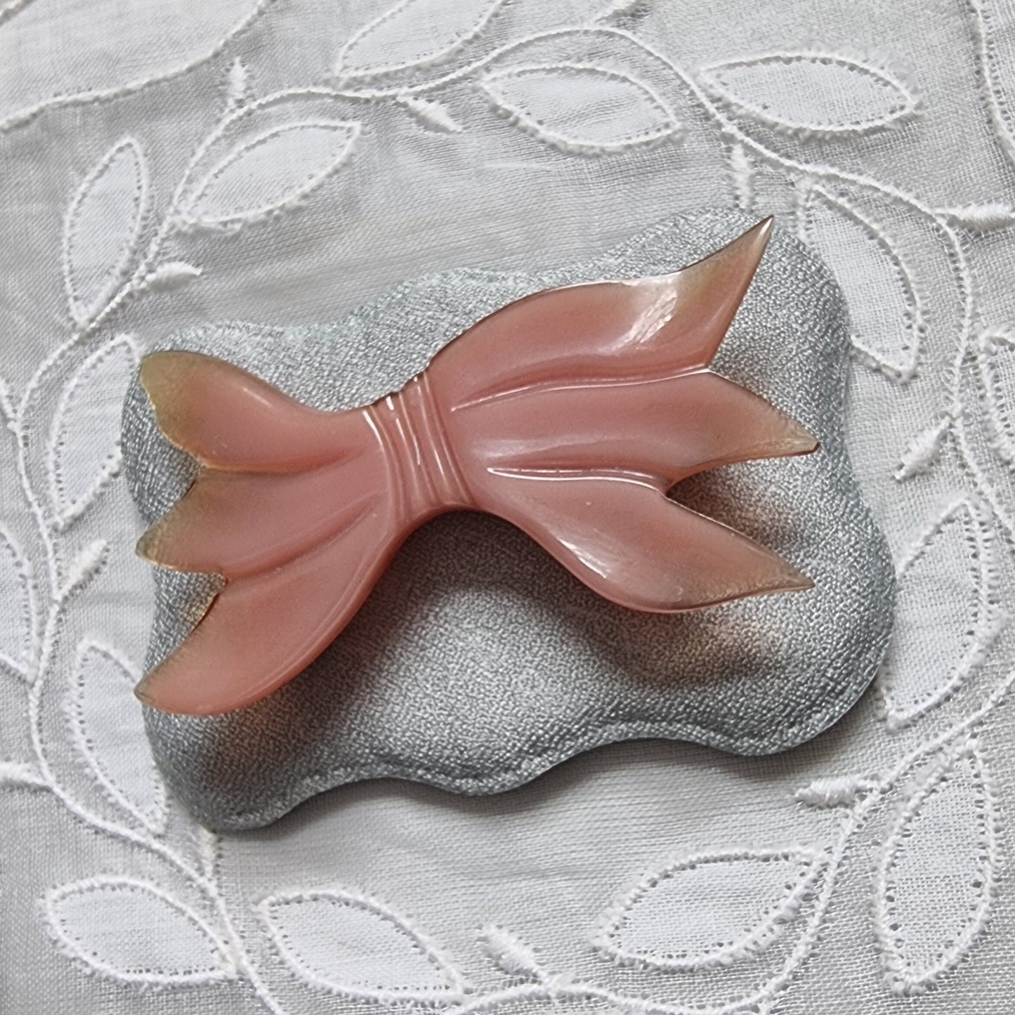 Brooch - Light Brown Old Plastic Bow Brooch