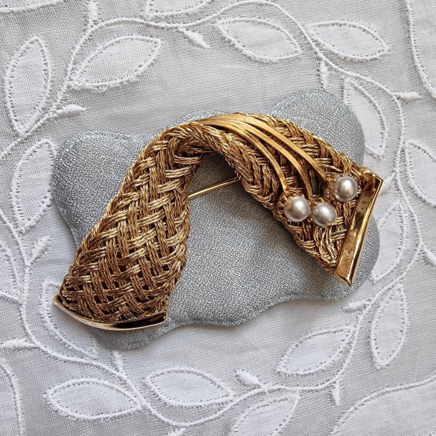 Brooch - Gold Woven Wire Ribbon with Pearls Brooch