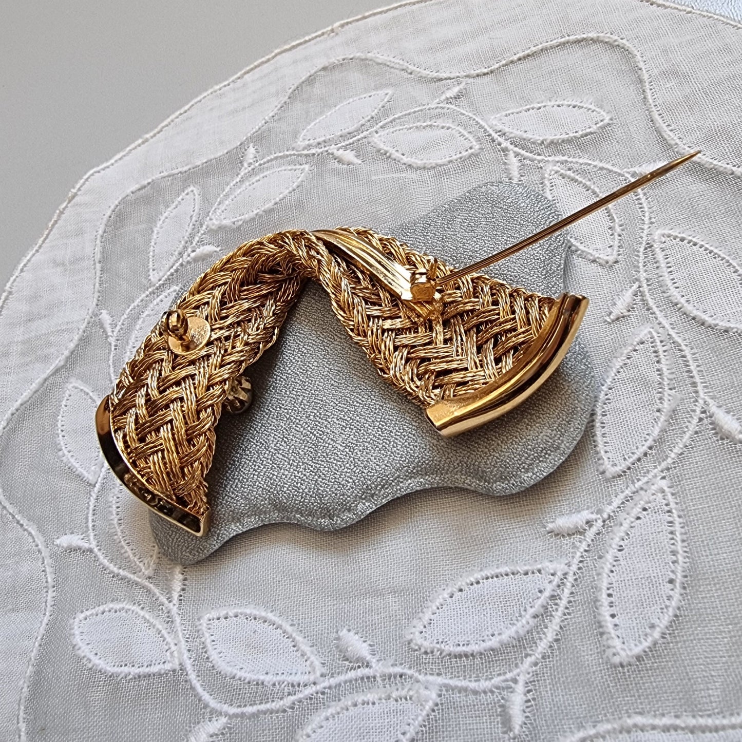 Brooch - Gold Woven Wire Ribbon with Pearls Brooch