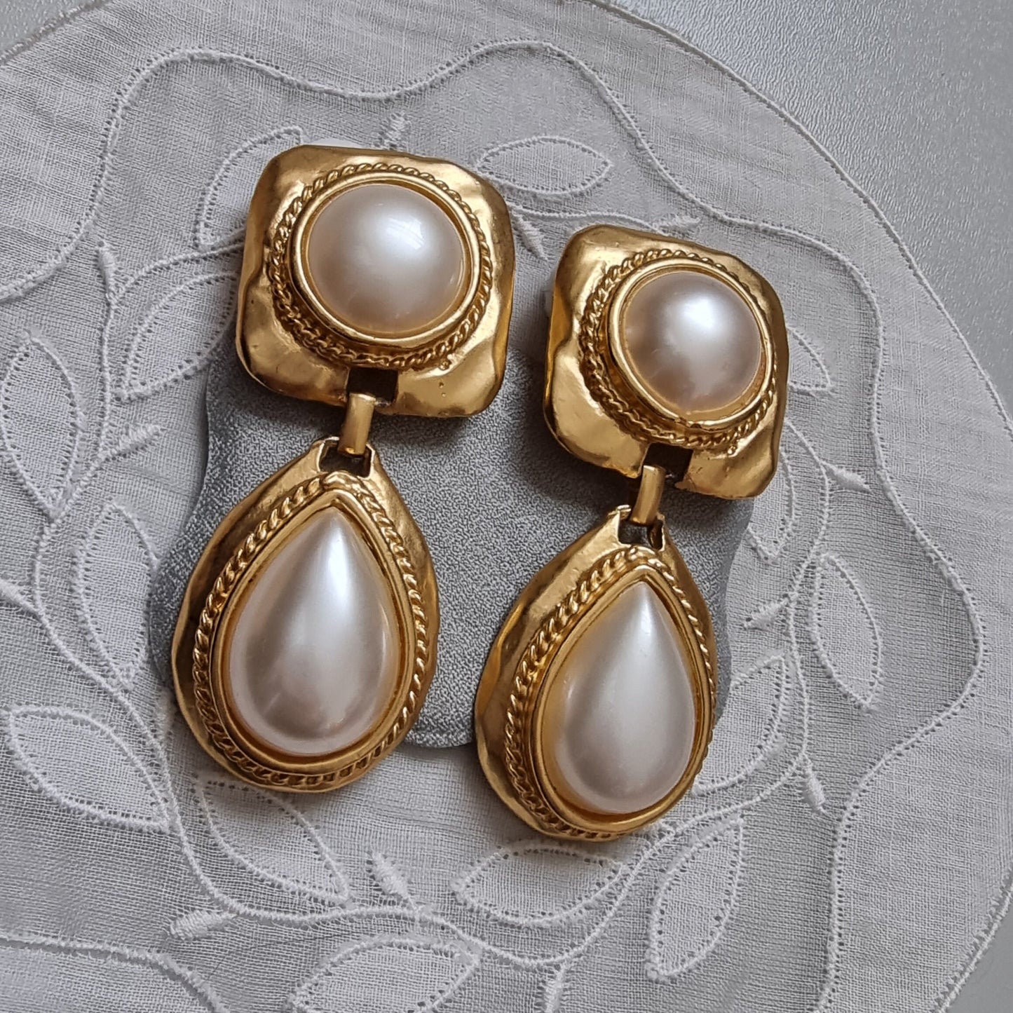 Clip on - Statement Pearl Drop Clip on Earrings