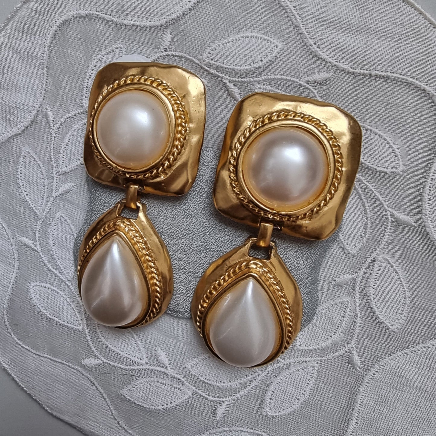 Clip on - Statement Pearl Drop Clip on Earrings