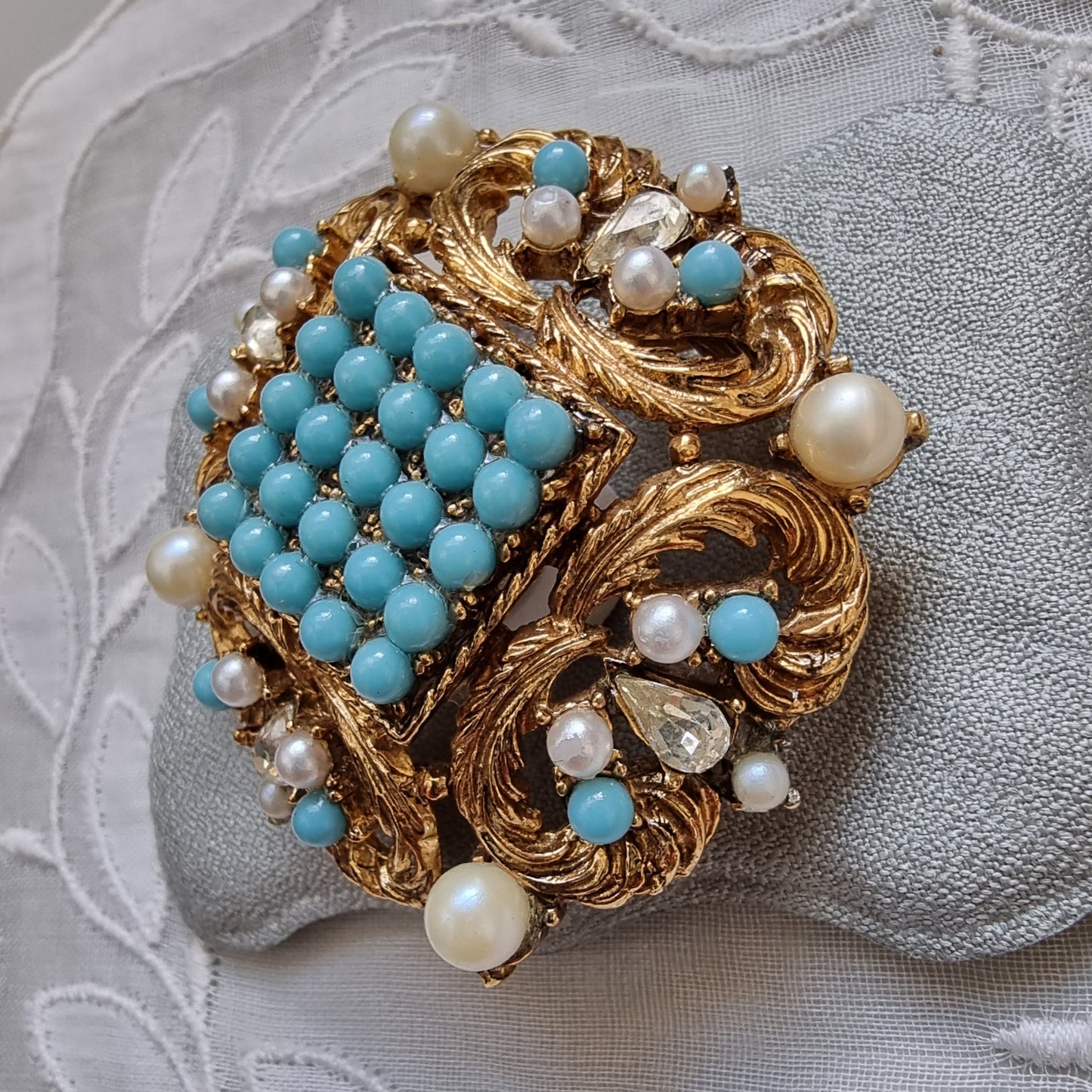 Brooch - Art Faux Pearls and Turquoise Brooch