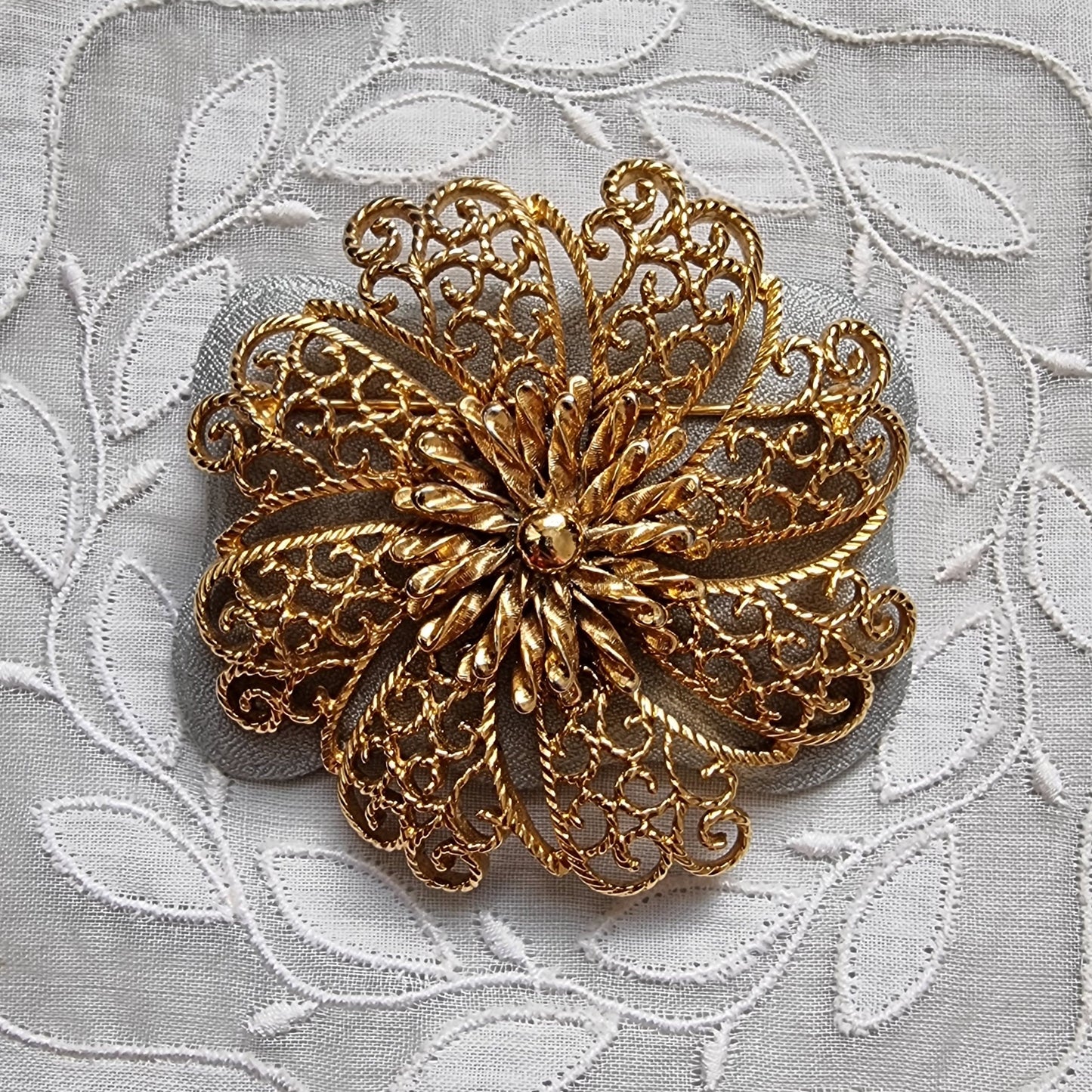 Brooch - Monet Gold Filigree Flower Brooch