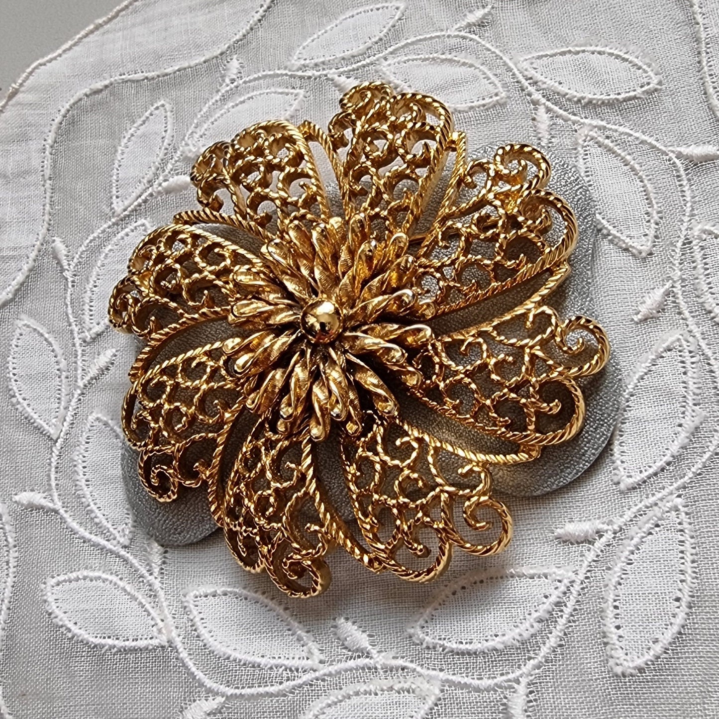 Brooch - Monet Gold Filigree Flower Brooch