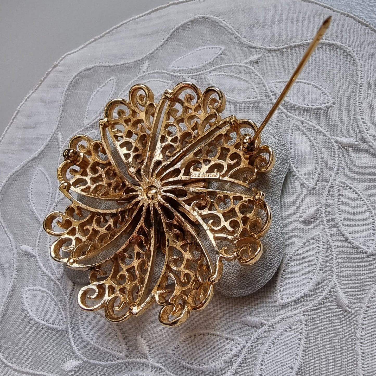 Brooch - Monet Gold Filigree Flower Brooch