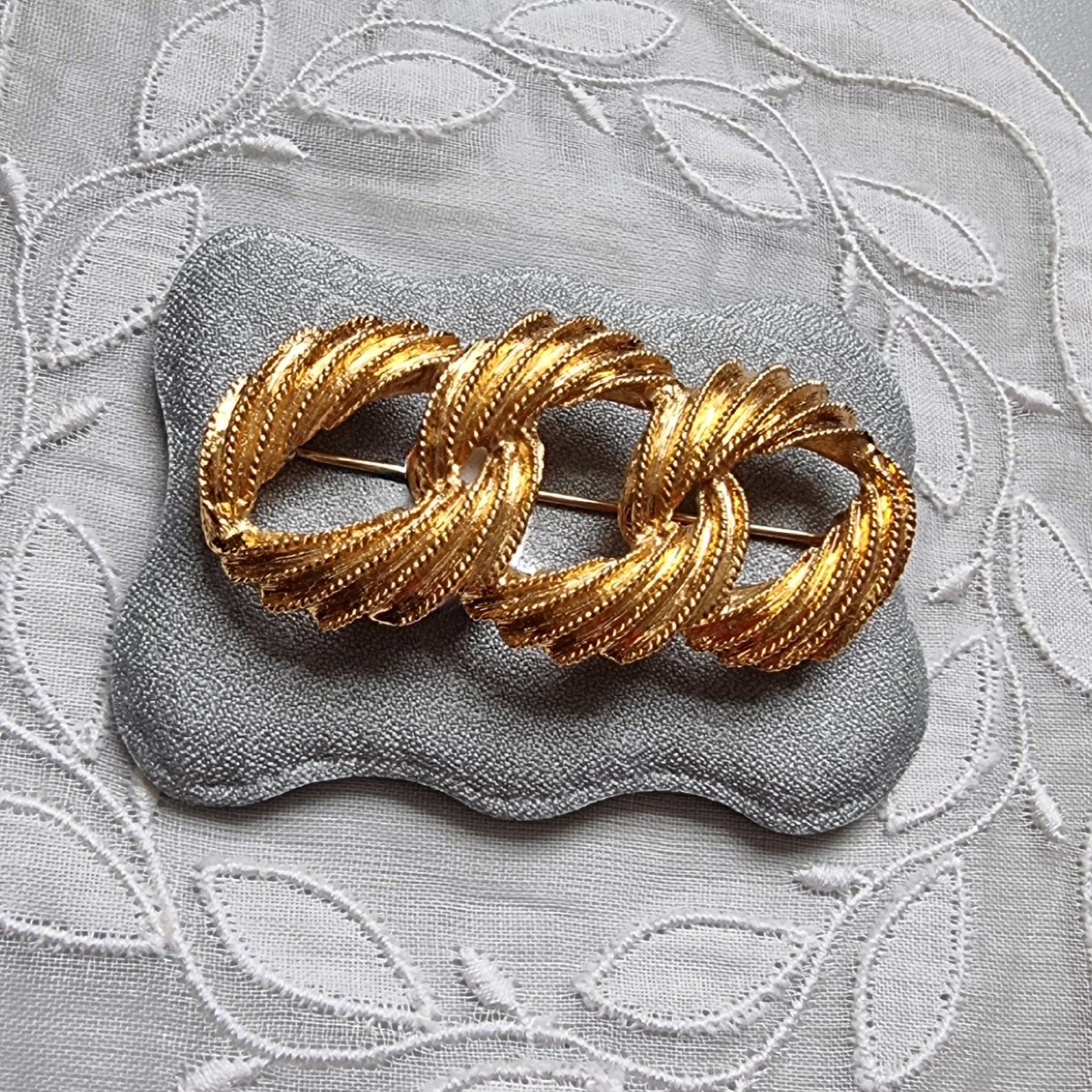 Brooch - Monet Gold Plait Chain Brooch