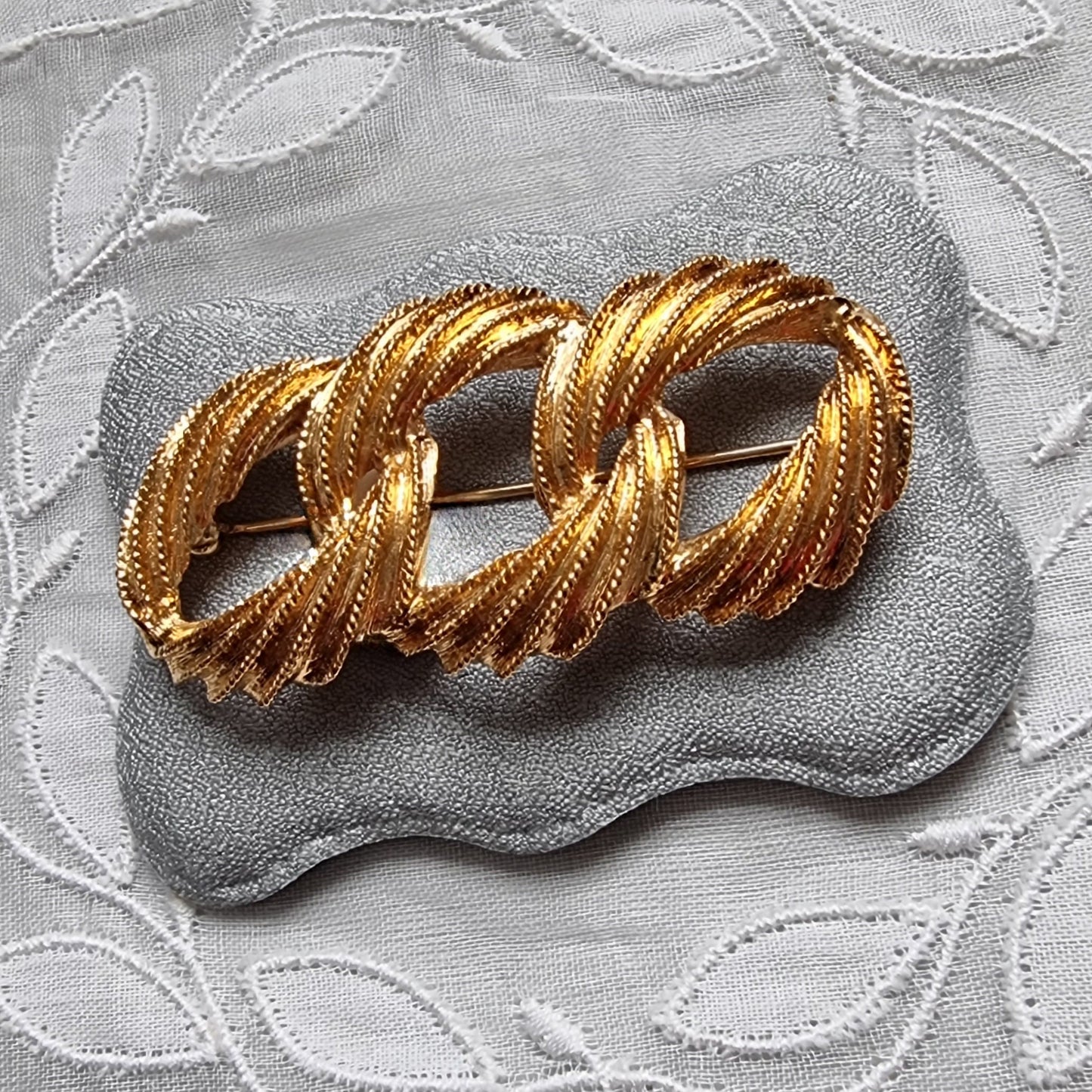 Brooch - Monet Gold Plait Chain Brooch