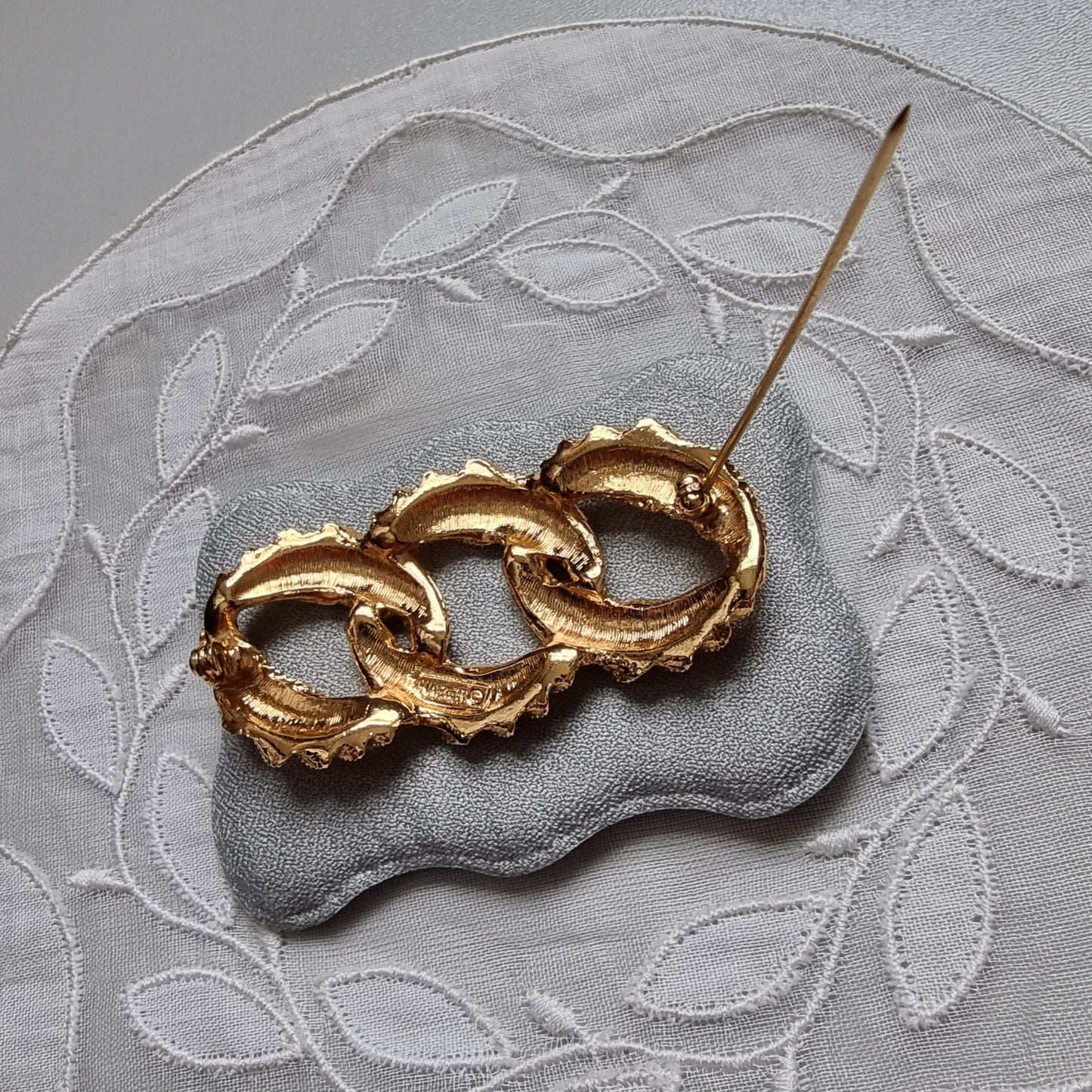 Brooch - Monet Gold Plait Chain Brooch