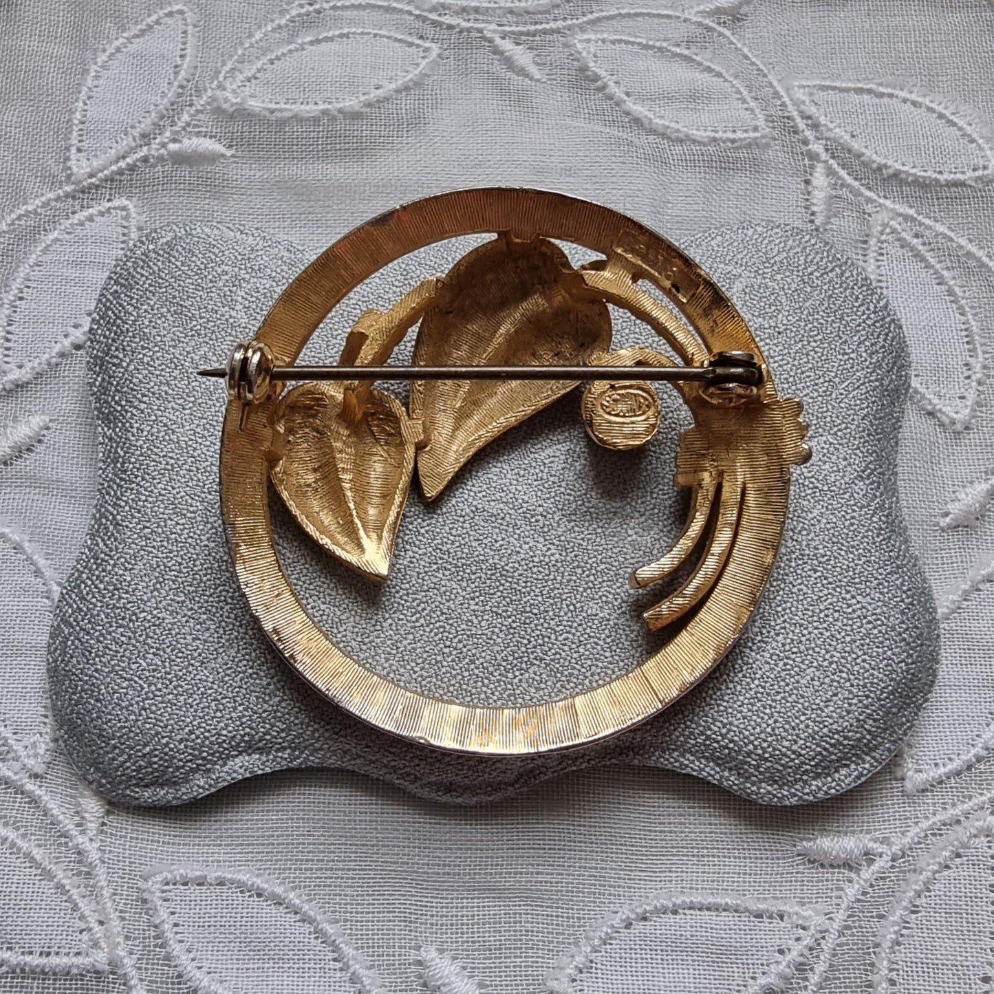 Brooch - Sphinx Faux Pearl Flowers Brooch