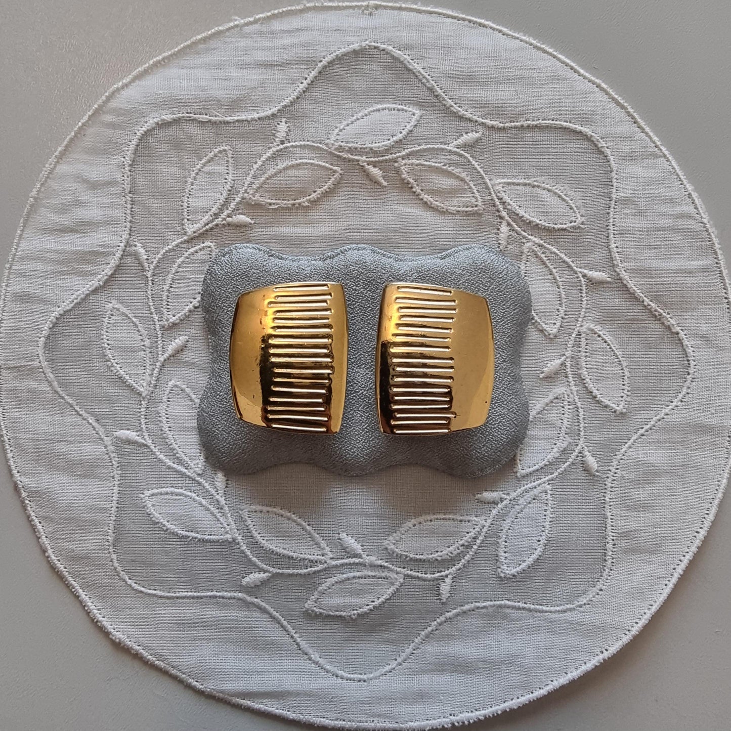 Posts - Bergdorf Goodman Gold Abstract Design Stud Earrings