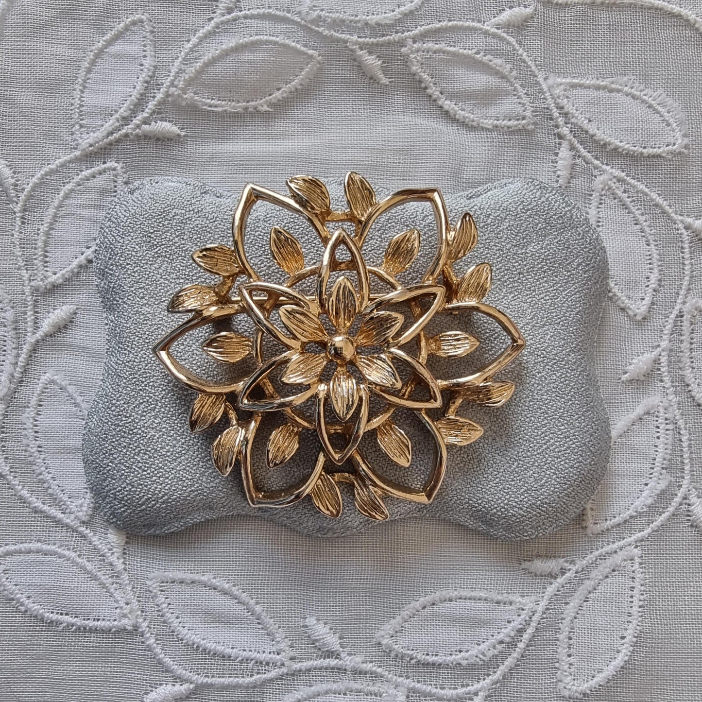 Brooch - Sarah Coventry Gold Flower Brooch