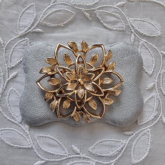 Brooch - Sarah Coventry Gold Flower Brooch