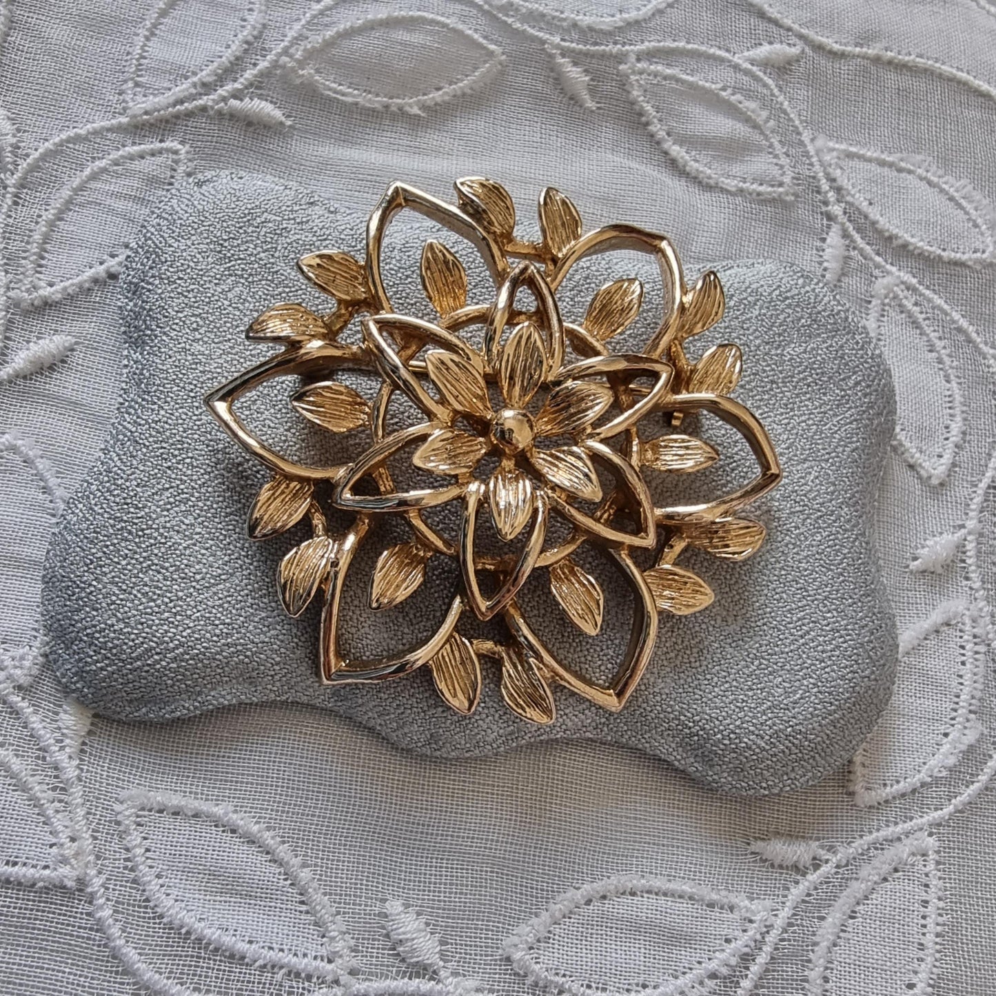 Brooch - Sarah Coventry Gold Flower Brooch