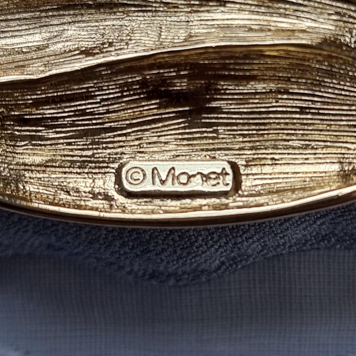 Brooch - Monet Gold Oval Abstract Wave Brooch