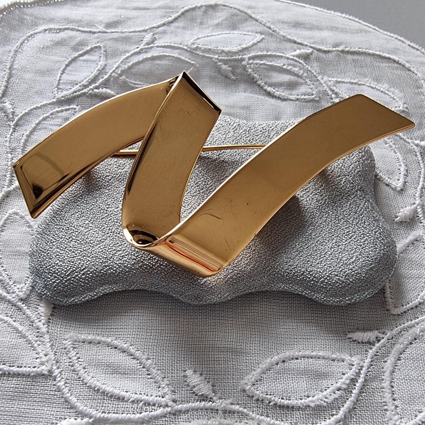 Brooch - Monet Gold Ribbon Brooch