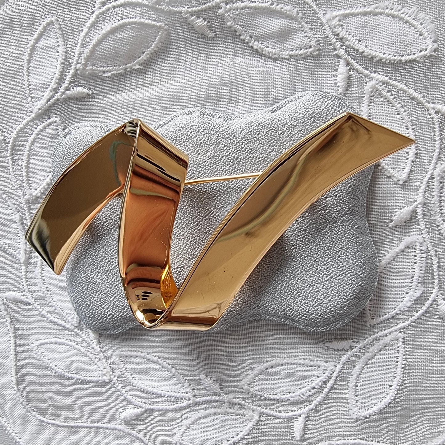 Brooch - Monet Gold Ribbon Brooch